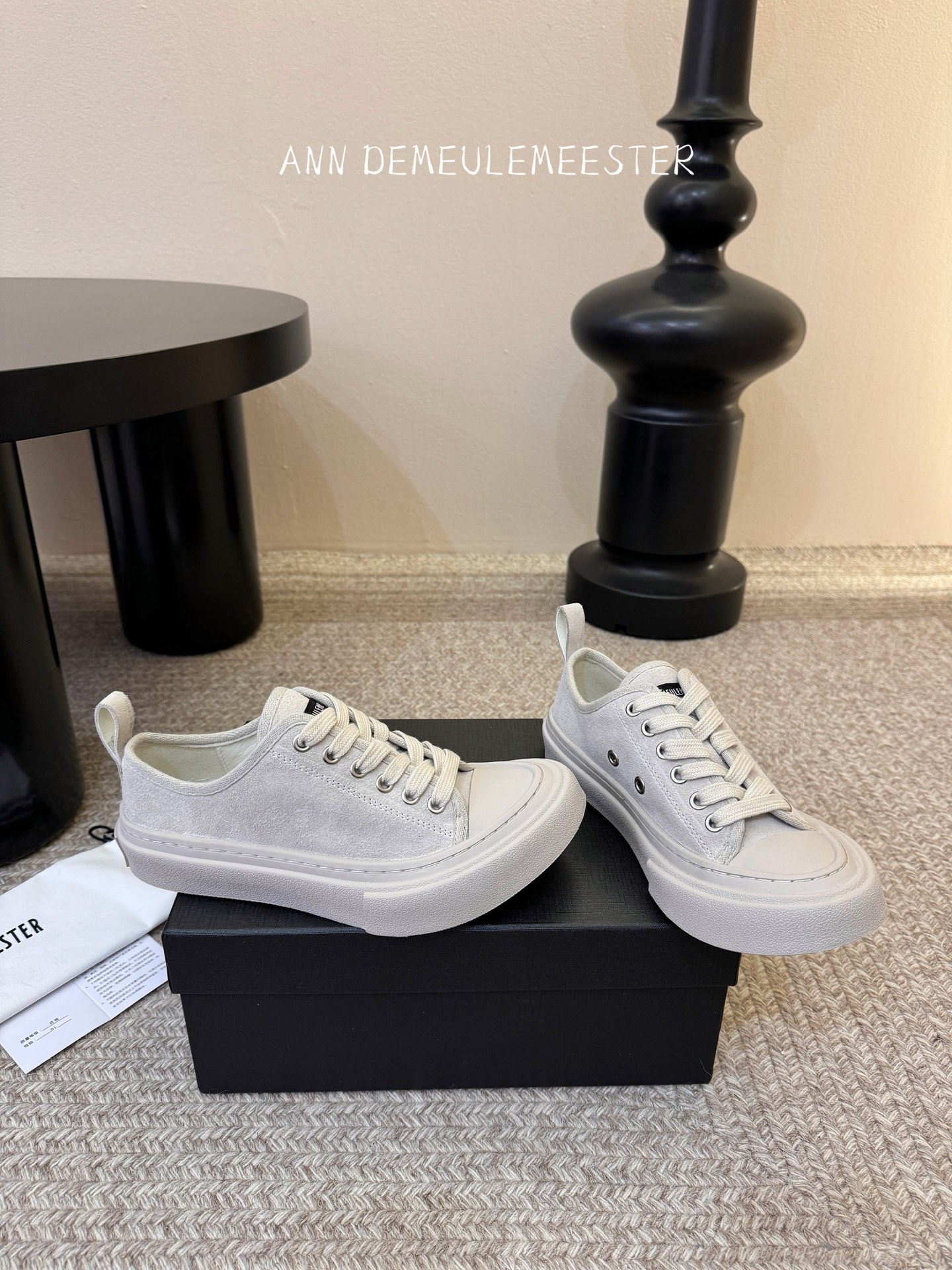 ANNDEMEULEMEESTE* 早春新款贝壳头帆布鞋这双厚底贝壳头帆布鞋，是无数明星、博主的日常穿搭