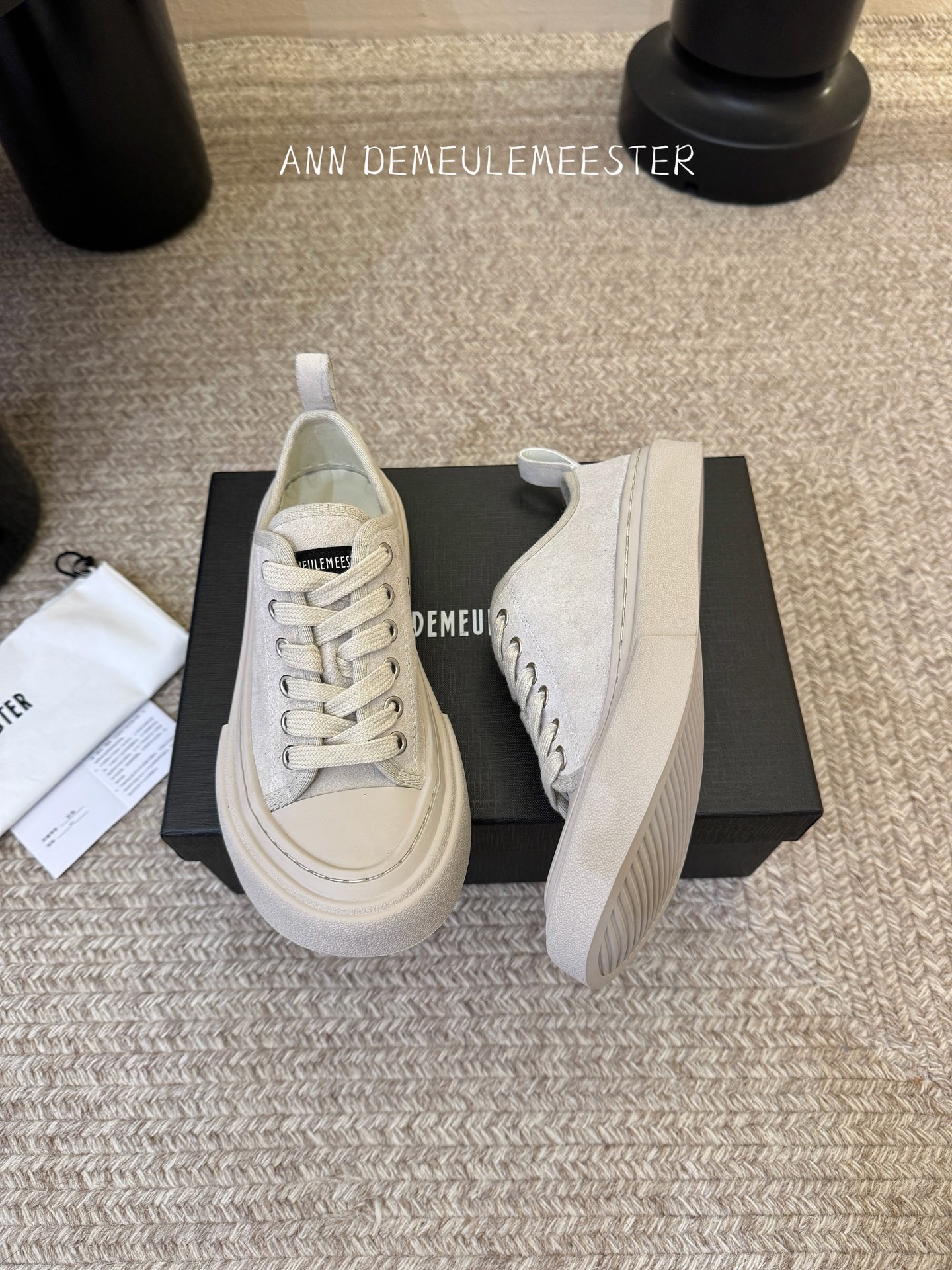 ANNDEMEULEMEESTE* 早春新款贝壳头帆布鞋这双厚底贝壳头帆布鞋，是无数明星、博主的日常穿搭