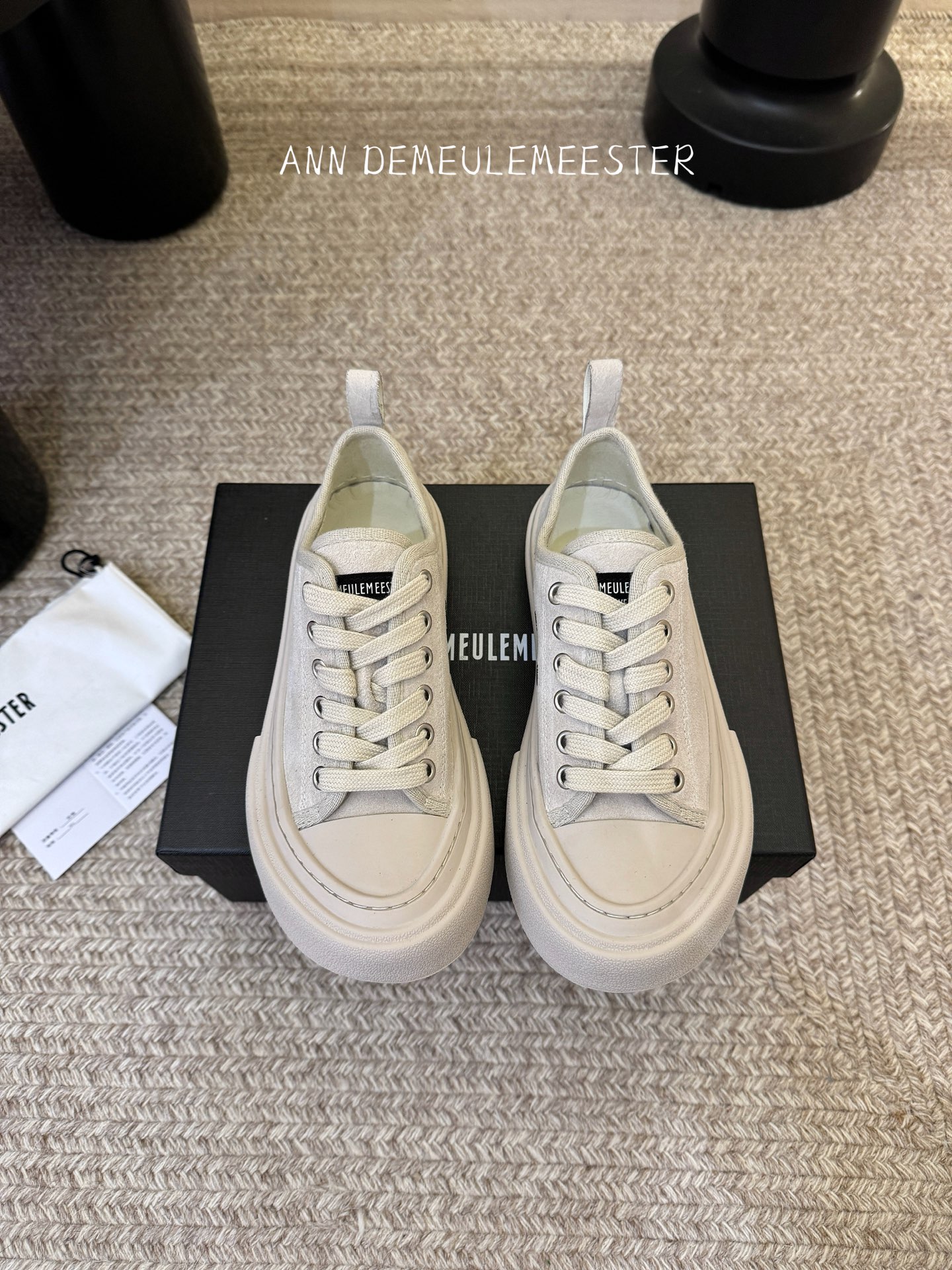 ANNDEMEULEMEESTE* 早春新款贝壳头帆布鞋这双厚底贝壳头帆布鞋，是无数明星、博主的日常穿搭