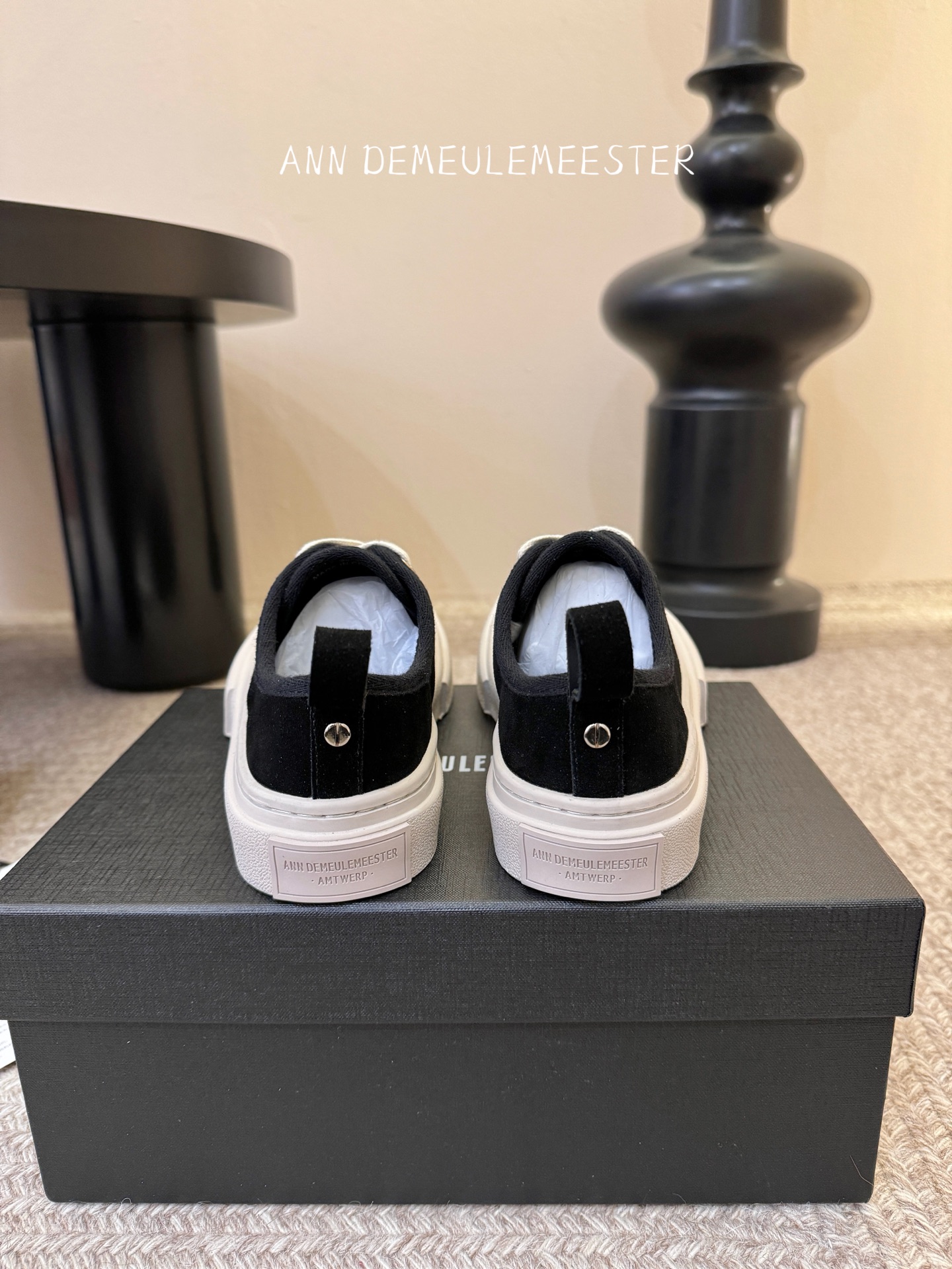 ANNDEMEULEMEESTE* 早春新款贝壳头帆布鞋这双厚底贝壳头帆布鞋，是无数明星、博主的日常穿搭