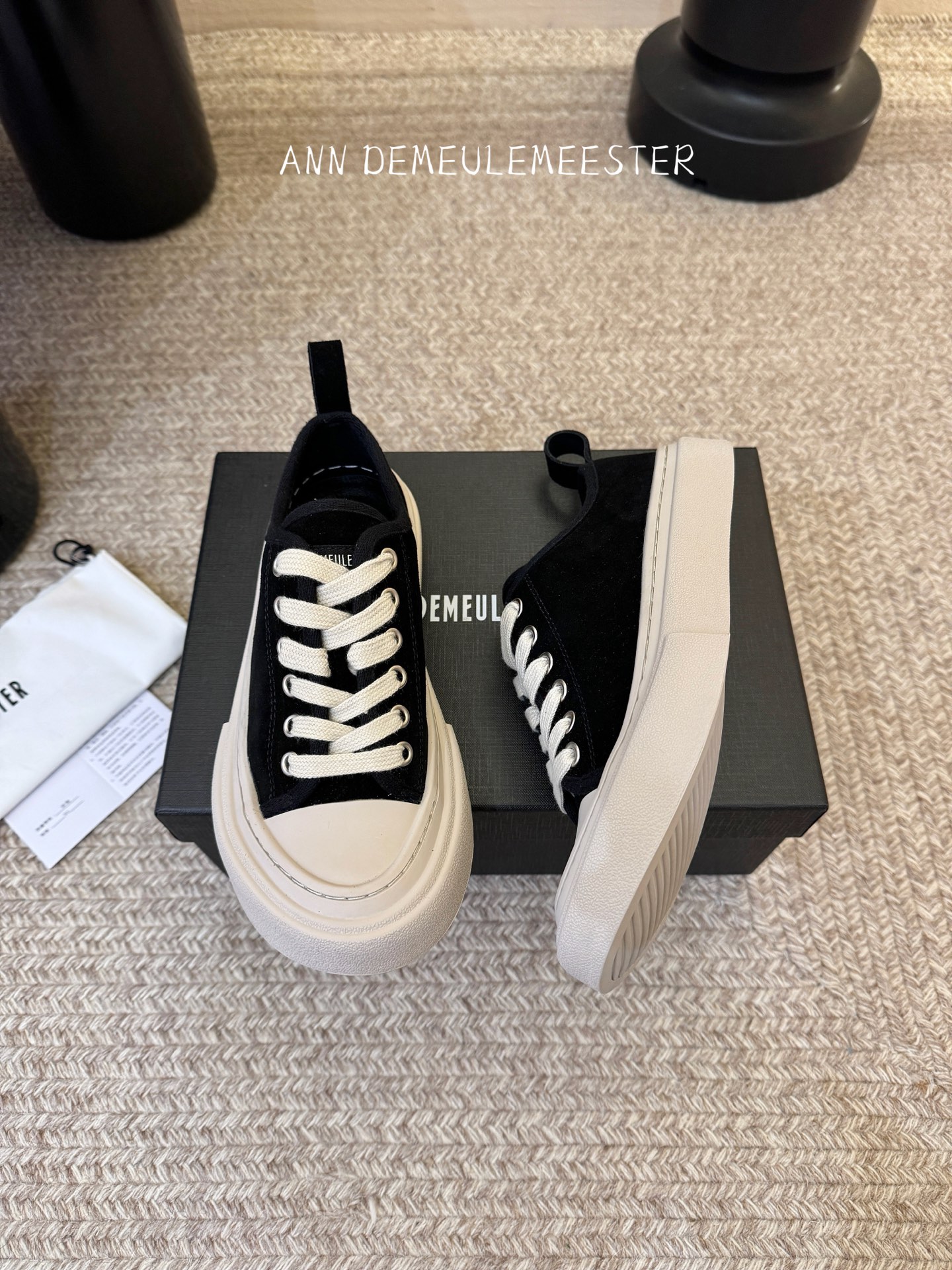 ANNDEMEULEMEESTE* 早春新款贝壳头帆布鞋这双厚底贝壳头帆布鞋，是无数明星、博主的日常穿搭