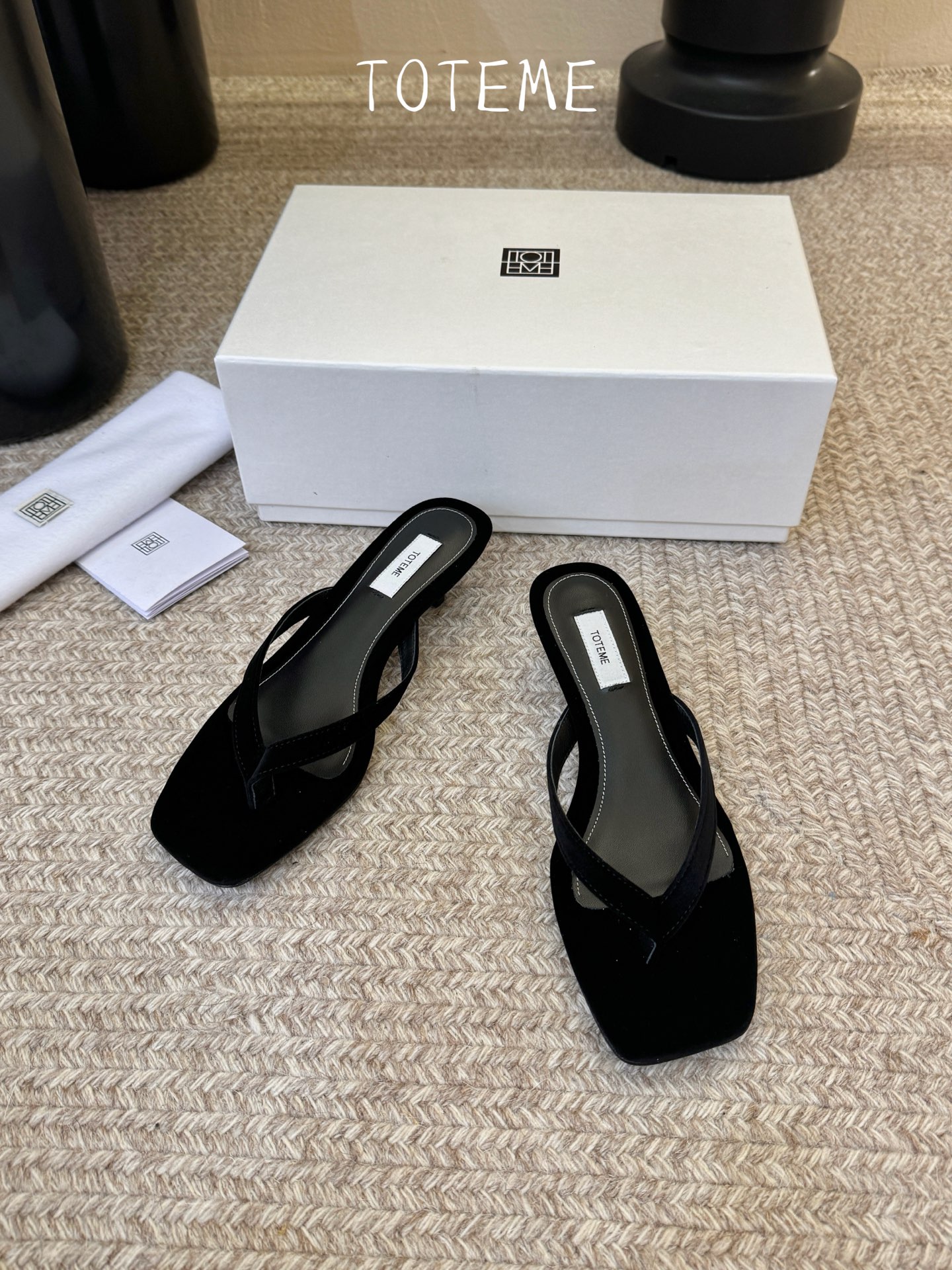 Toteme春夏新款猫跟夹趾拖鞋‼️矮跟人字拖！这双真的爱了爱了 极简风又带时髦 必入的一双单品 我爱了