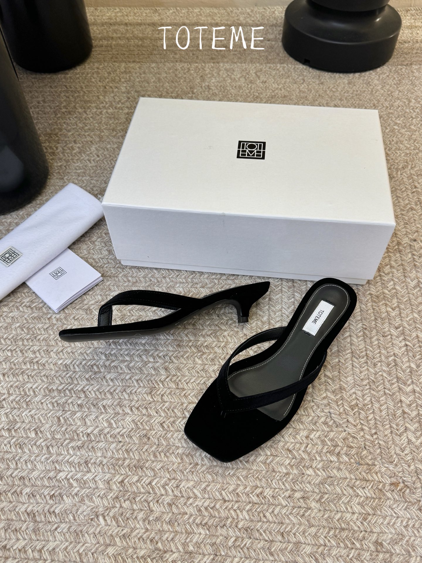 Toteme春夏新款猫跟夹趾拖鞋‼️矮跟人字拖！这双真的爱了爱了 极简风又带时髦 必入的一双单品 我爱了