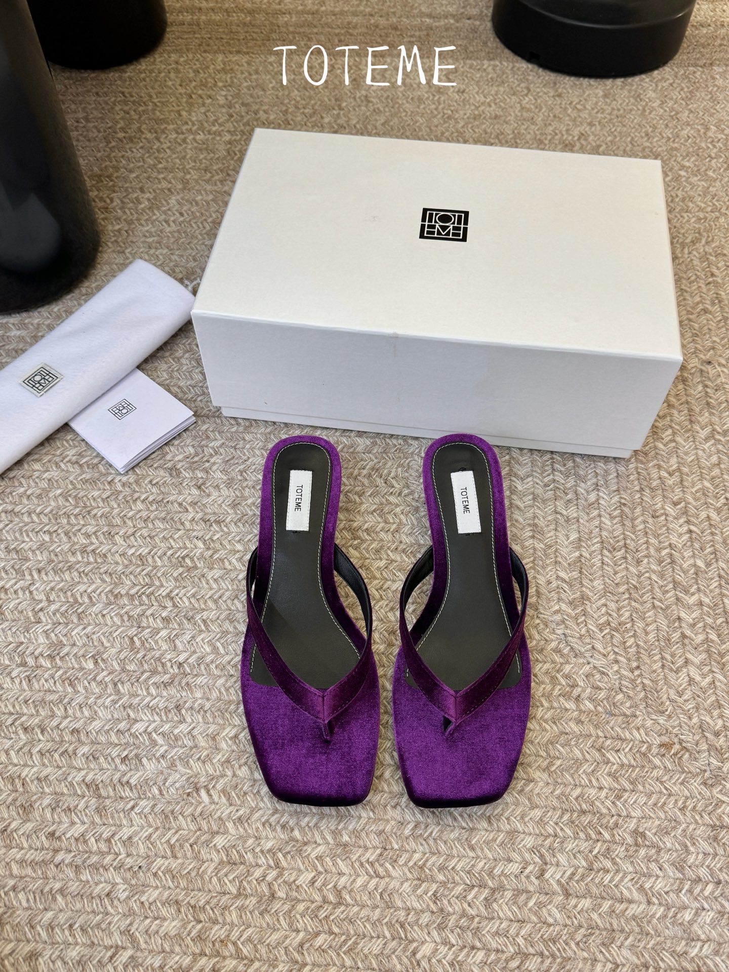 Toteme春夏新款猫跟夹趾拖鞋‼️矮跟人字拖！这双真的爱了爱了 极简风又带时髦 必入的一双单品 我爱了