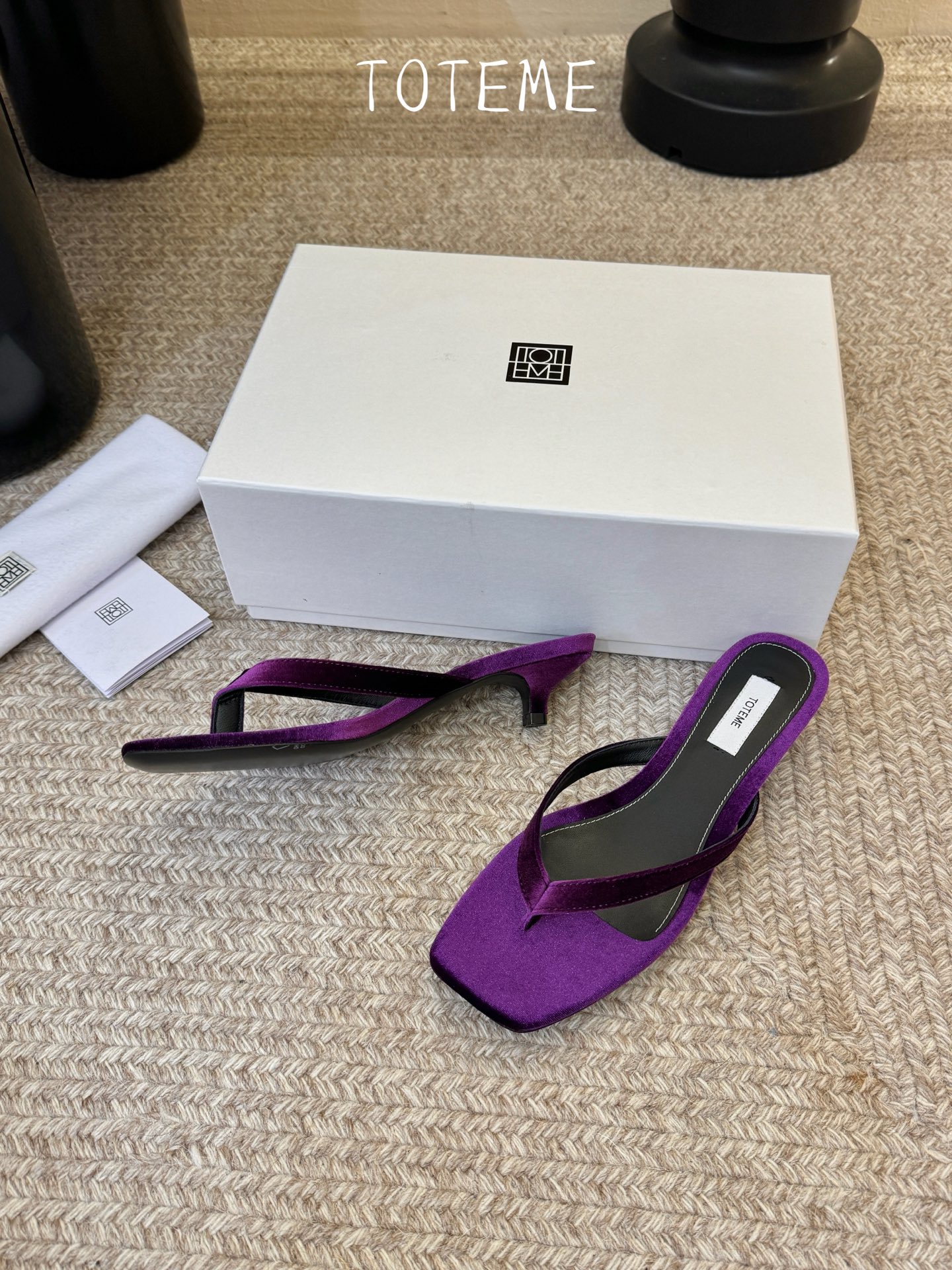 Toteme春夏新款猫跟夹趾拖鞋‼️矮跟人字拖！这双真的爱了爱了 极简风又带时髦 必入的一双单品 我爱了