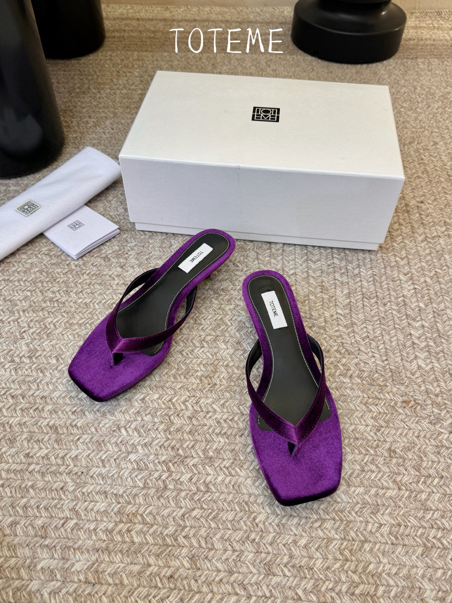 Toteme春夏新款猫跟夹趾拖鞋‼️矮跟人字拖！这双真的爱了爱了 极简风又带时髦 必入的一双单品 我爱了