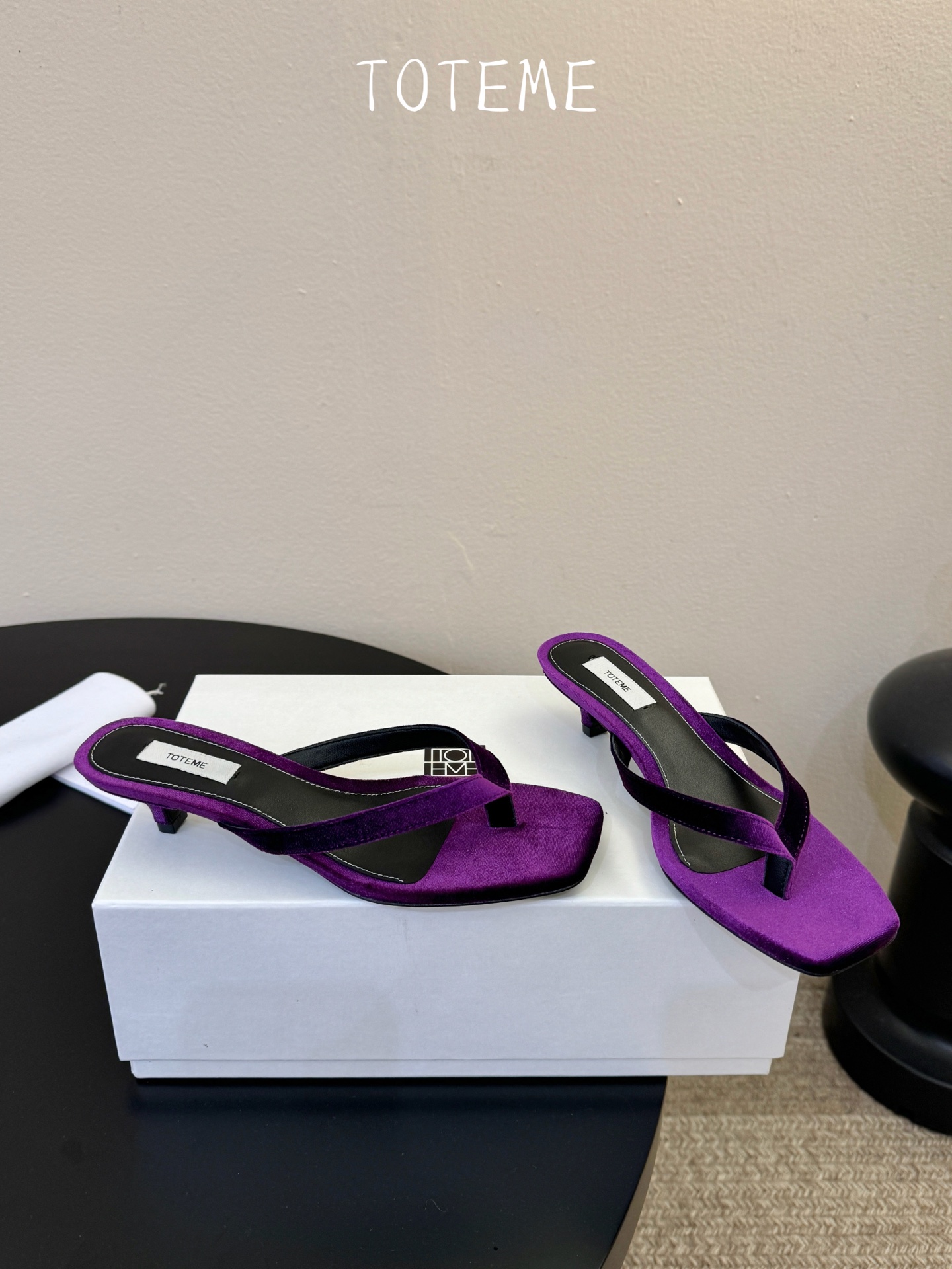 Toteme春夏新款猫跟夹趾拖鞋‼️矮跟人字拖！这双真的爱了爱了 极简风又带时髦 必入的一双单品 我爱了