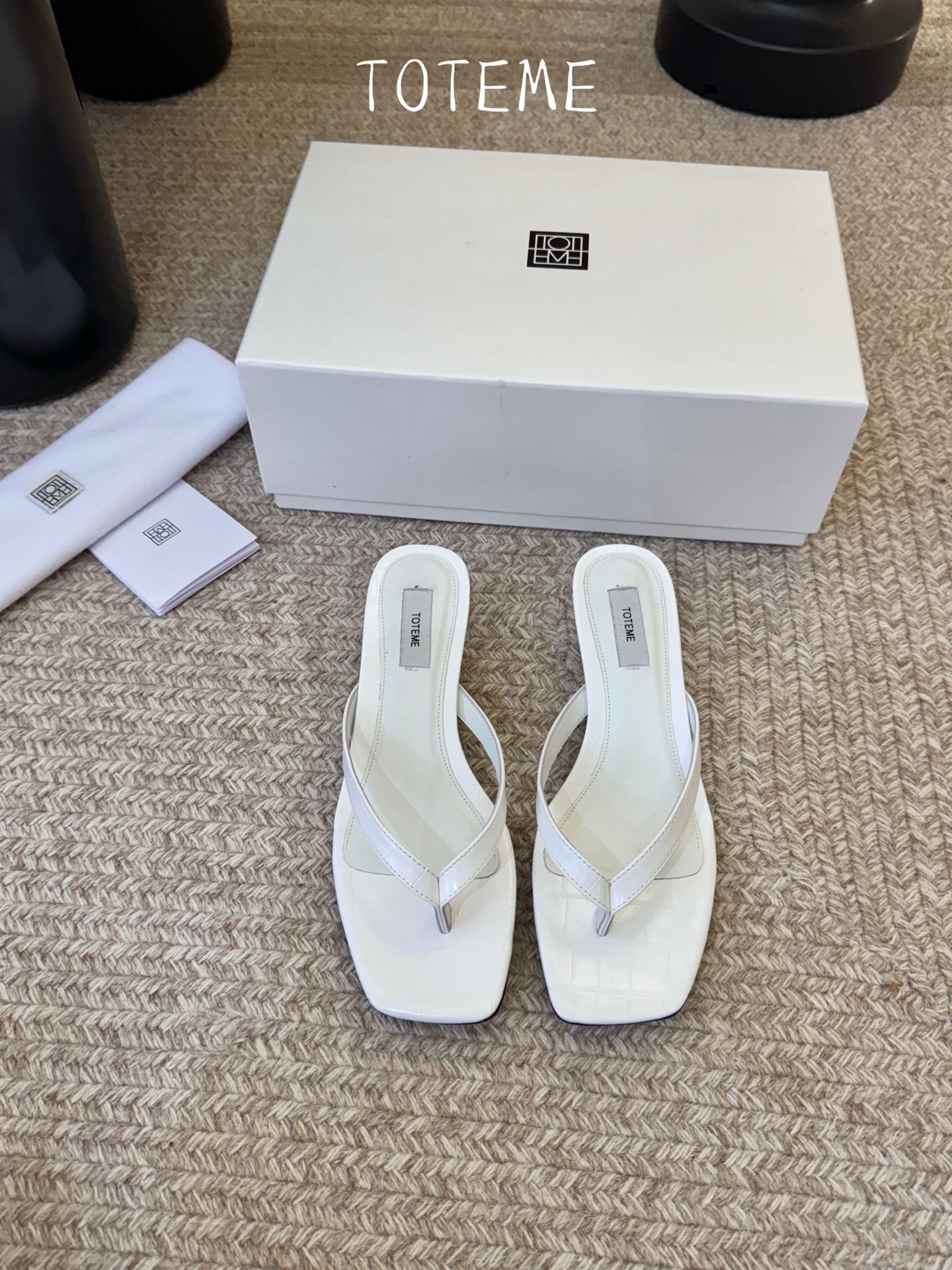 Toteme春夏新款猫跟夹趾拖鞋‼️矮跟人字拖！这双真的爱了爱了 极简风又带时髦 必入的一双单品 我爱了