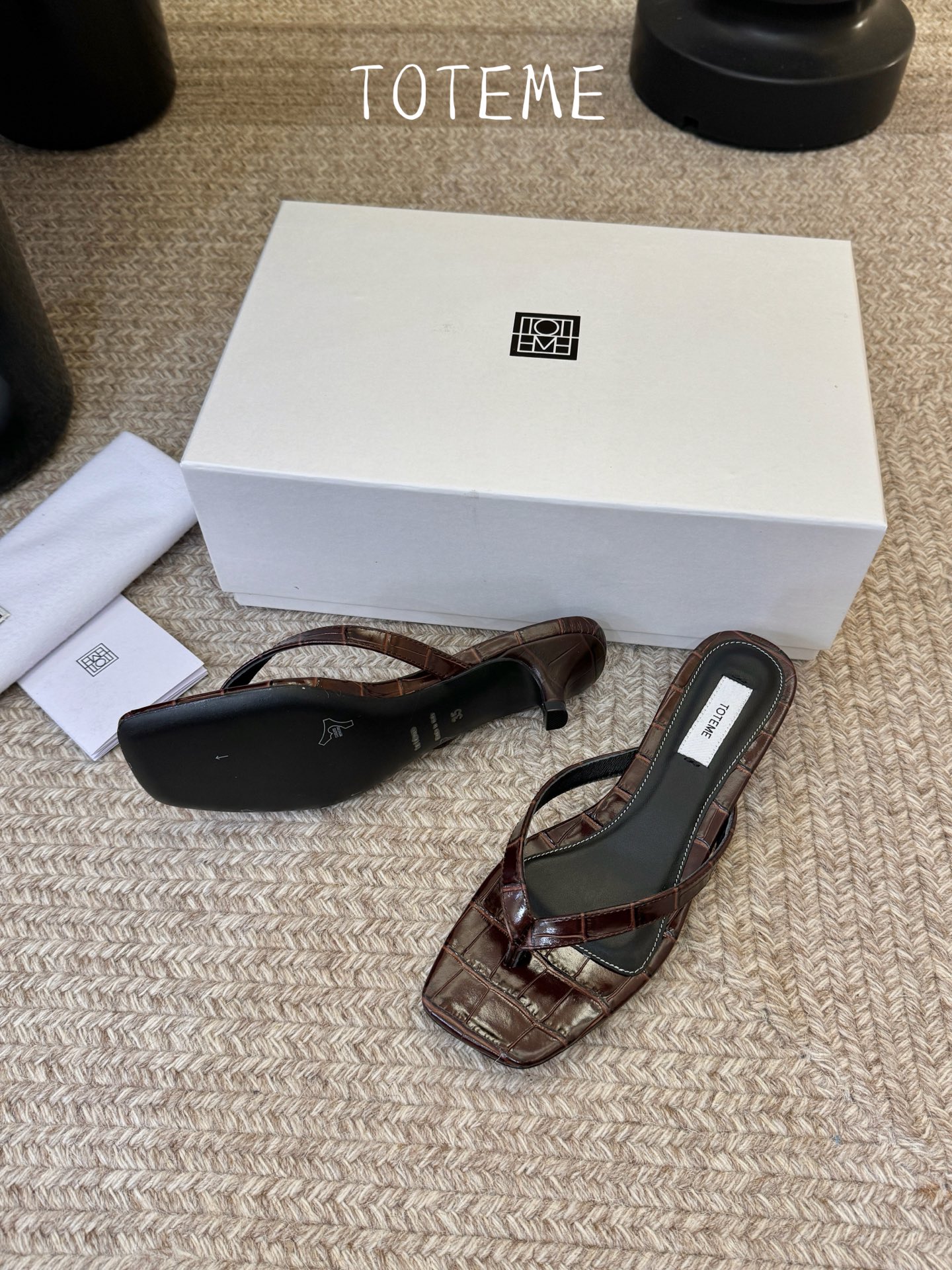 Toteme春夏新款猫跟夹趾拖鞋‼️矮跟人字拖！这双真的爱了爱了 极简风又带时髦 必入的一双单品 我爱了