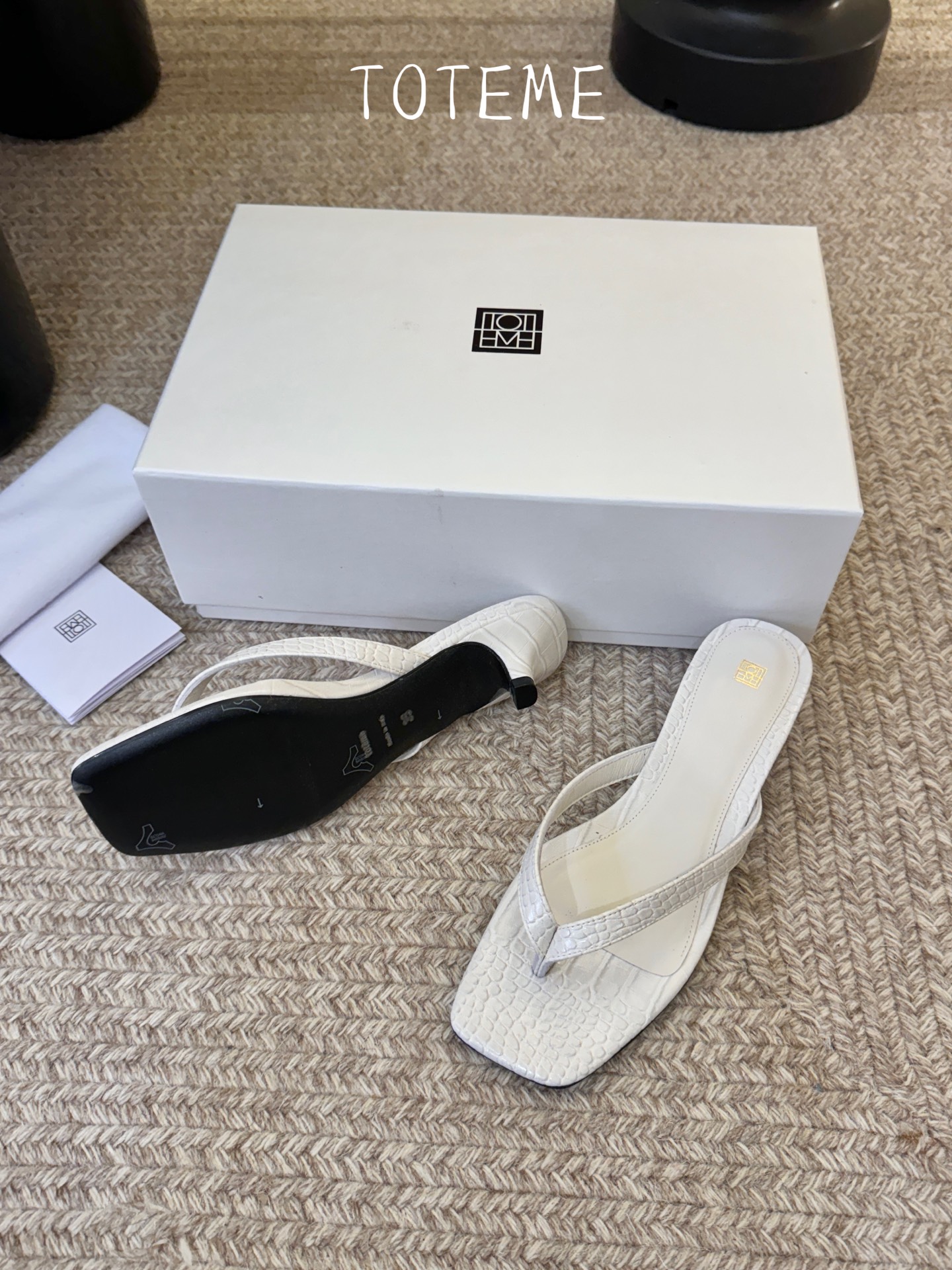 Toteme春夏新款猫跟夹趾拖鞋‼️矮跟人字拖！这双真的爱了爱了 极简风又带时髦 必入的一双单品 我爱了