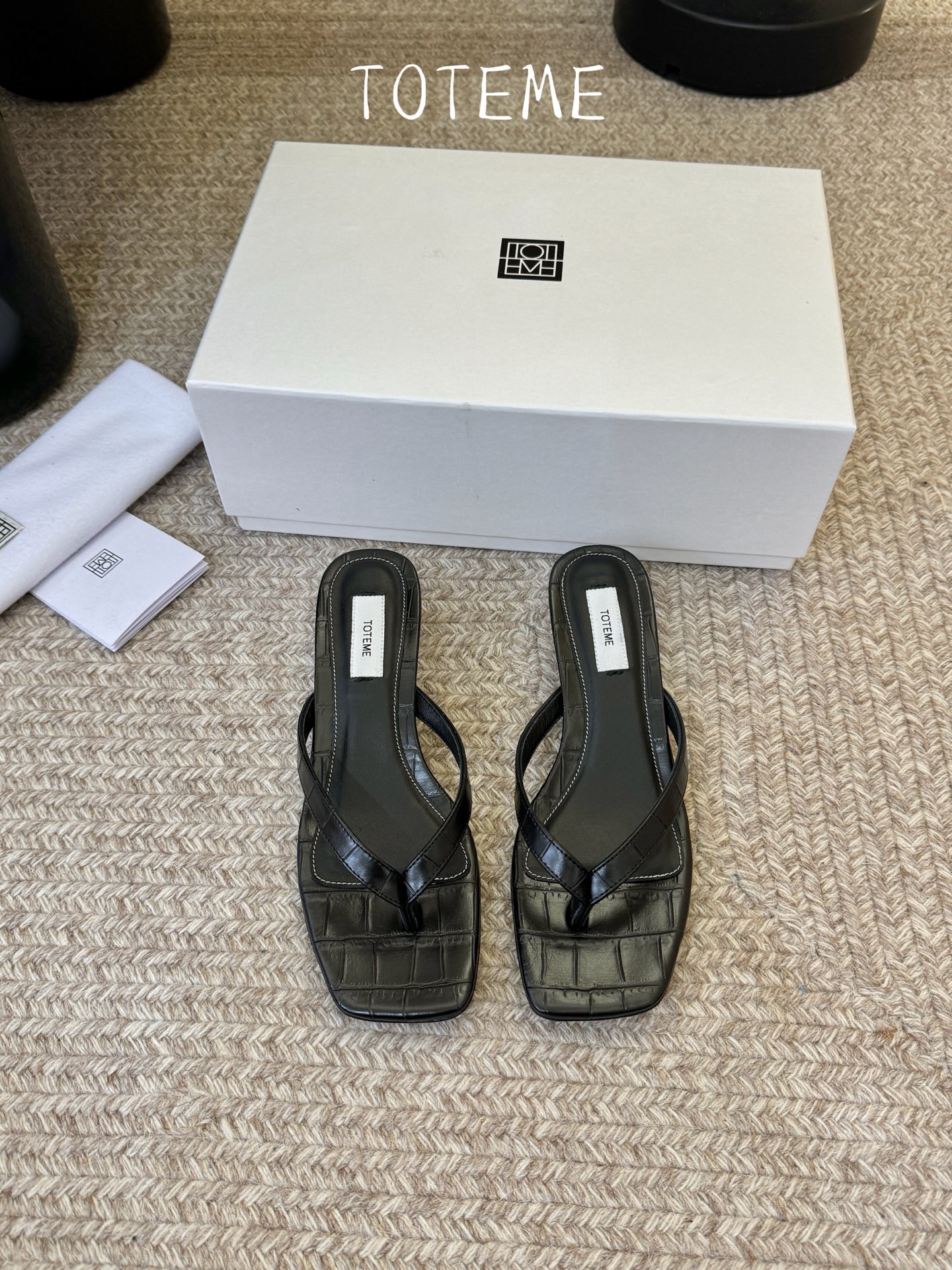 Toteme春夏新款猫跟夹趾拖鞋‼️矮跟人字拖！这双真的爱了爱了 极简风又带时髦 必入的一双单品 我爱了