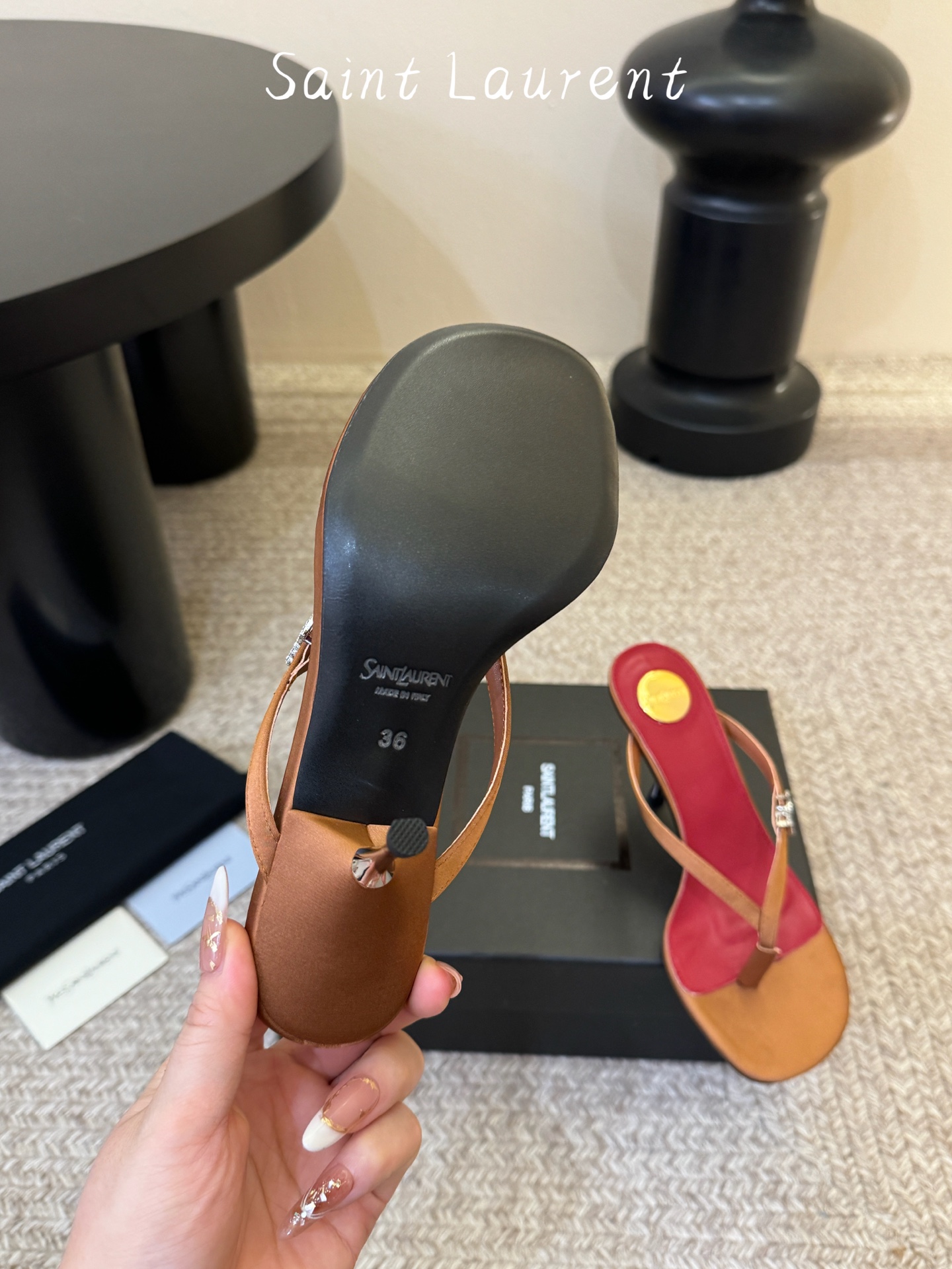Saint Laurent / YSL圣罗兰金属字母logo高跟凉鞋YSL姐姐的美丽尤物高跟鞋 又是人间