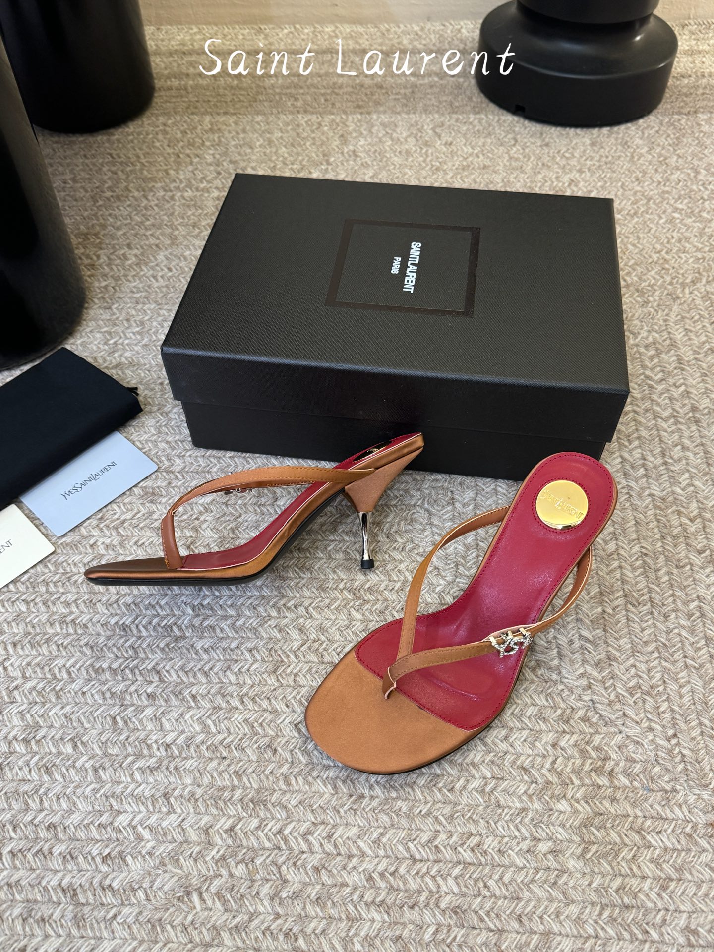 Saint Laurent / YSL圣罗兰金属字母logo高跟凉鞋YSL姐姐的美丽尤物高跟鞋 又是人间