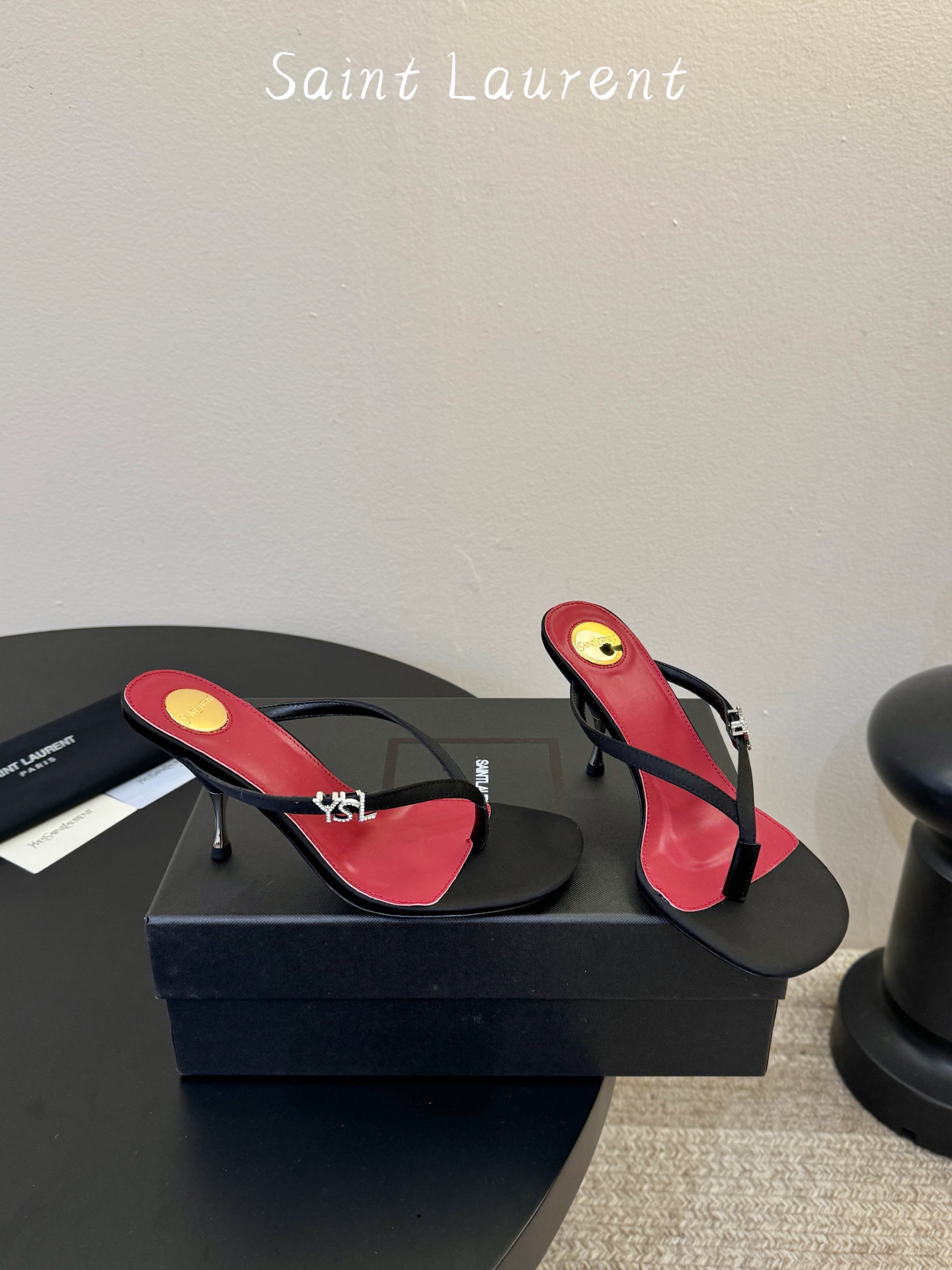 Saint Laurent / YSL圣罗兰金属字母logo高跟凉鞋YSL姐姐的美丽尤物高跟鞋 又是人间