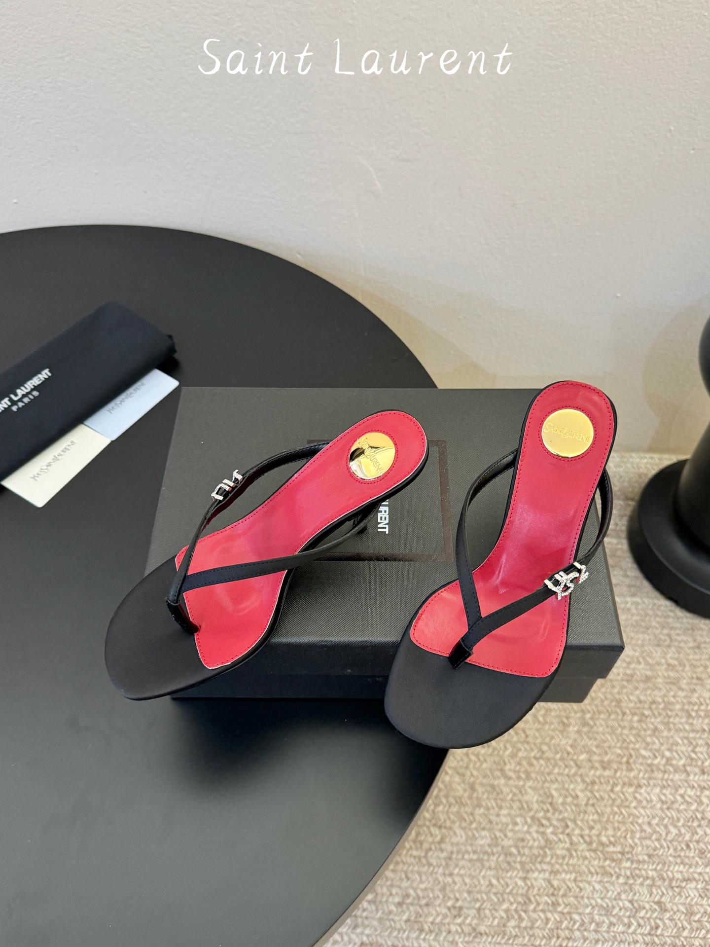 Saint Laurent / YSL圣罗兰金属字母logo高跟凉鞋YSL姐姐的美丽尤物高跟鞋 又是人间