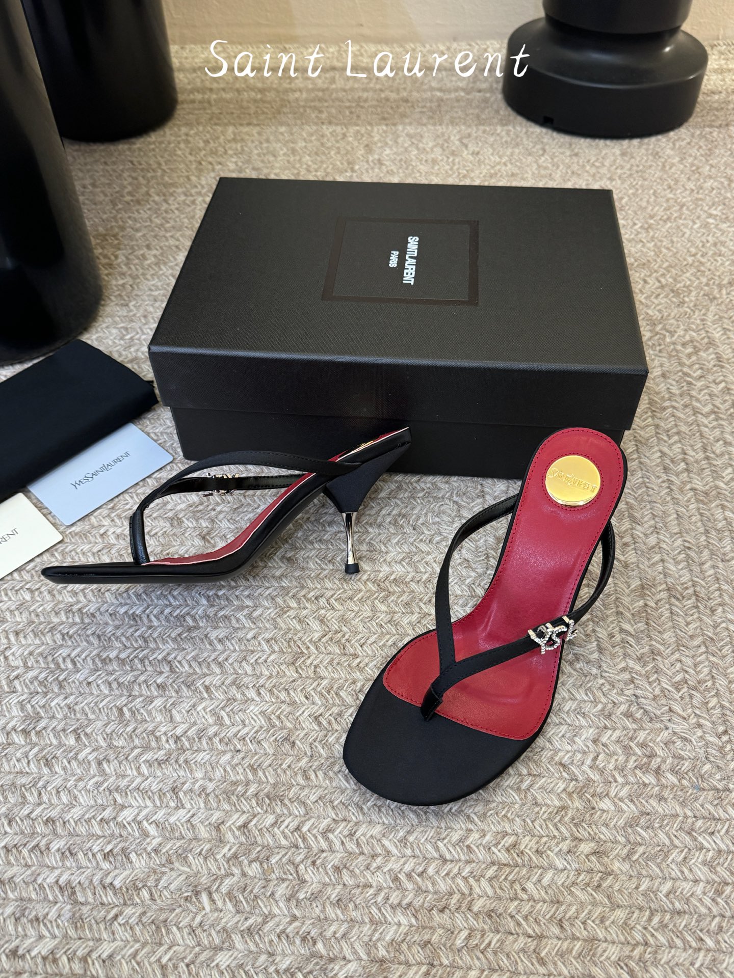 Saint Laurent / YSL圣罗兰金属字母logo高跟凉鞋YSL姐姐的美丽尤物高跟鞋 又是人间