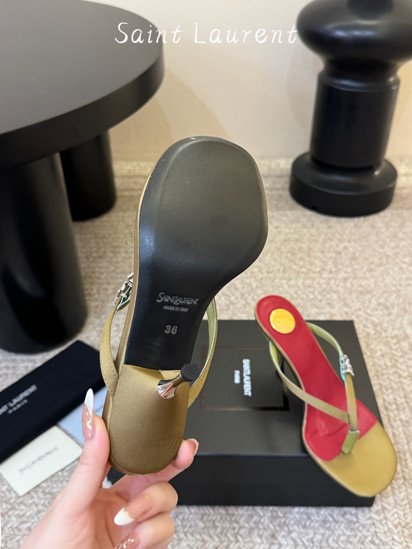 Saint Laurent / YSL圣罗兰金属字母logo高跟凉鞋YSL姐姐的美丽尤物高跟鞋 又是人间