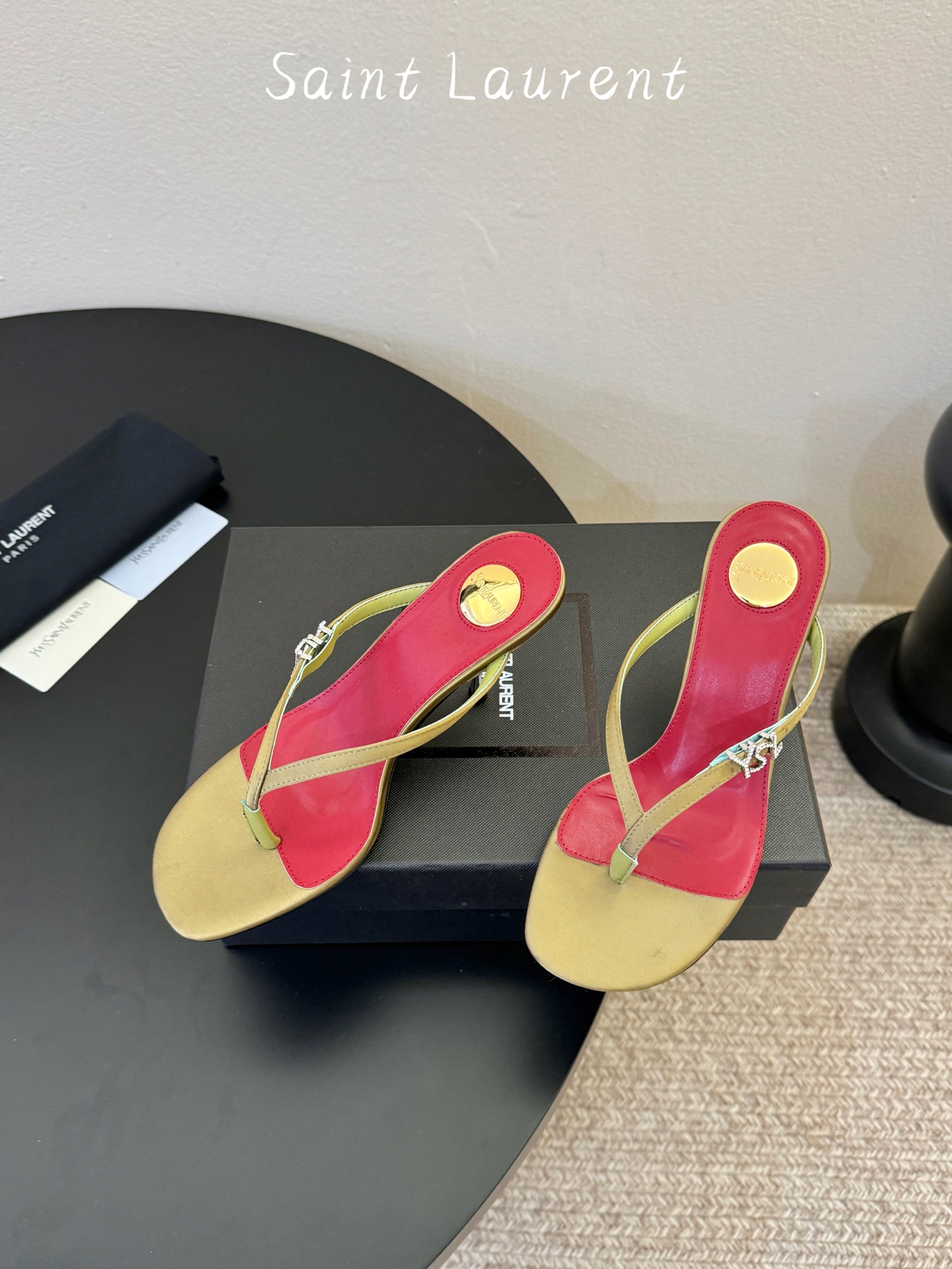 Saint Laurent / YSL圣罗兰金属字母logo高跟凉鞋YSL姐姐的美丽尤物高跟鞋 又是人间