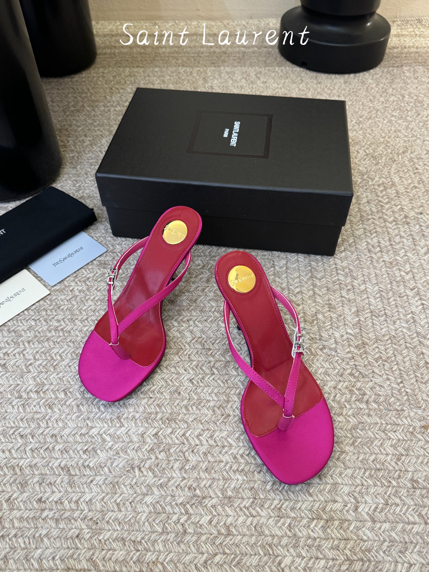 Saint Laurent / YSL圣罗兰金属字母logo高跟凉鞋YSL姐姐的美丽尤物高跟鞋 又是人间