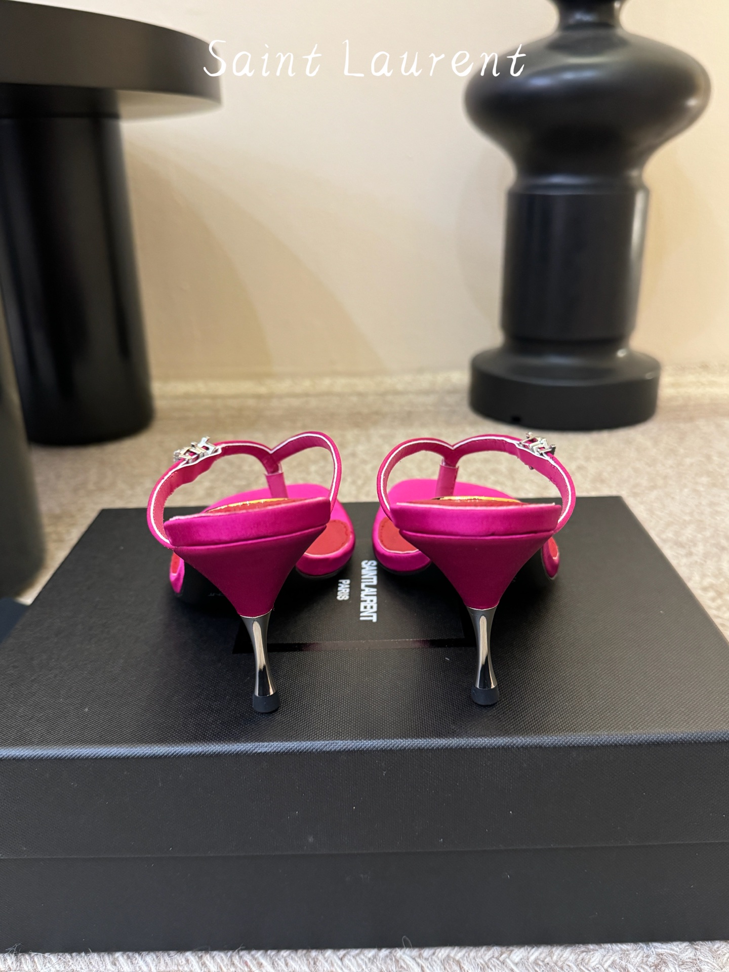 Saint Laurent / YSL圣罗兰金属字母logo高跟凉鞋YSL姐姐的美丽尤物高跟鞋 又是人间