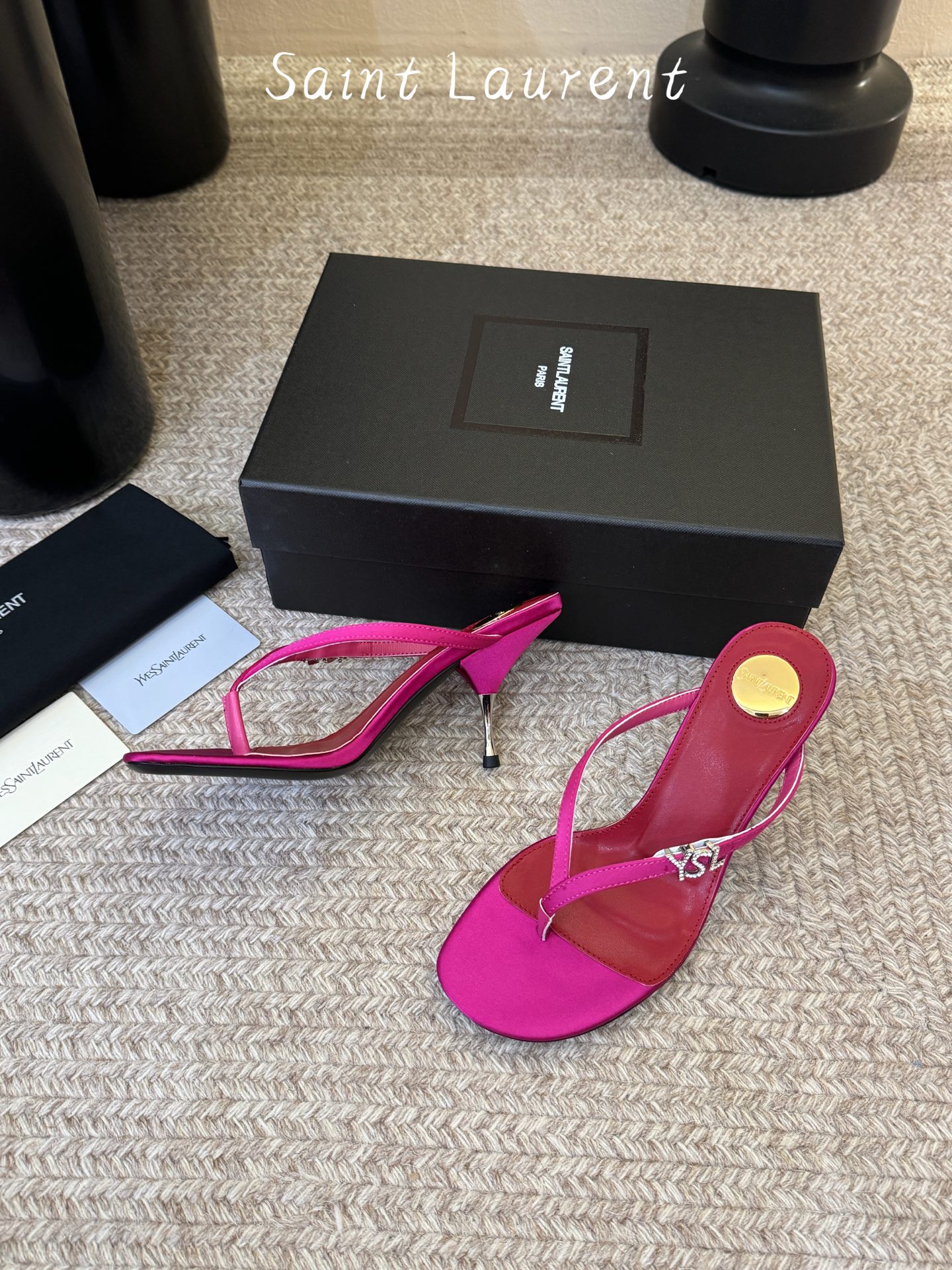 Saint Laurent / YSL圣罗兰金属字母logo高跟凉鞋YSL姐姐的美丽尤物高跟鞋 又是人间