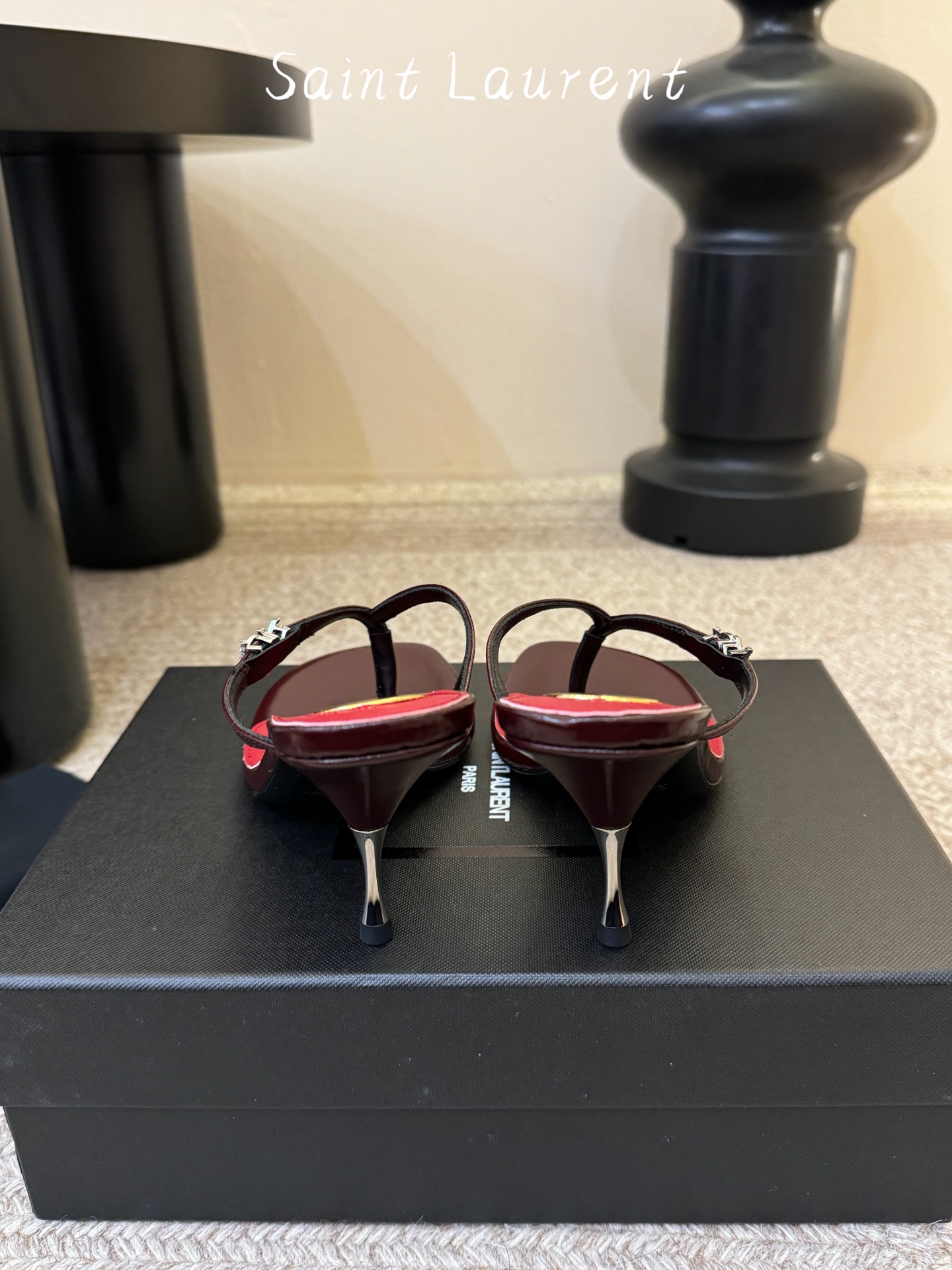 Saint Laurent / YSL圣罗兰金属字母logo高跟凉鞋YSL姐姐的美丽尤物高跟鞋 又是人间