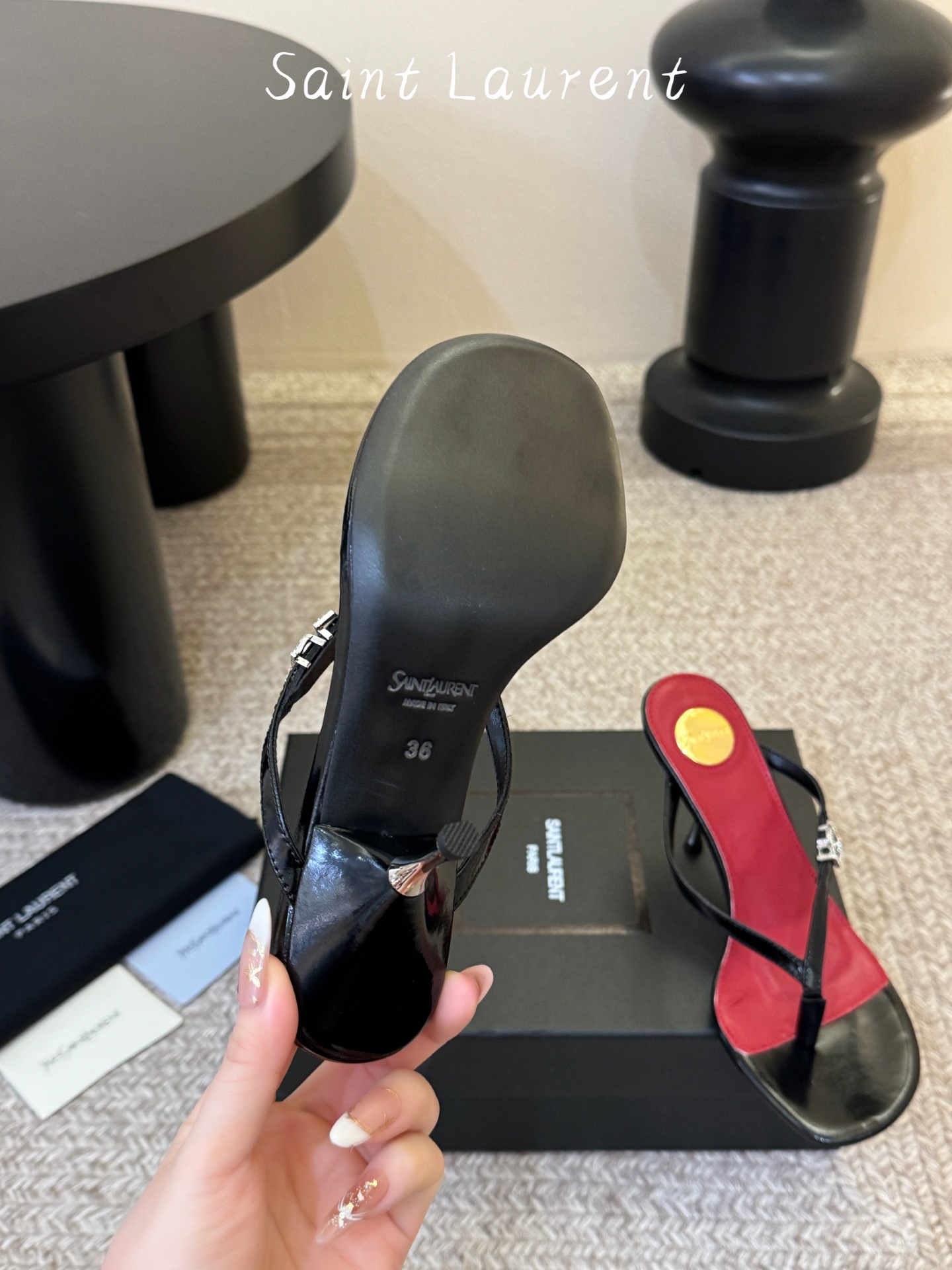 Saint Laurent / YSL圣罗兰金属字母logo高跟凉鞋YSL姐姐的美丽尤物高跟鞋 又是人间