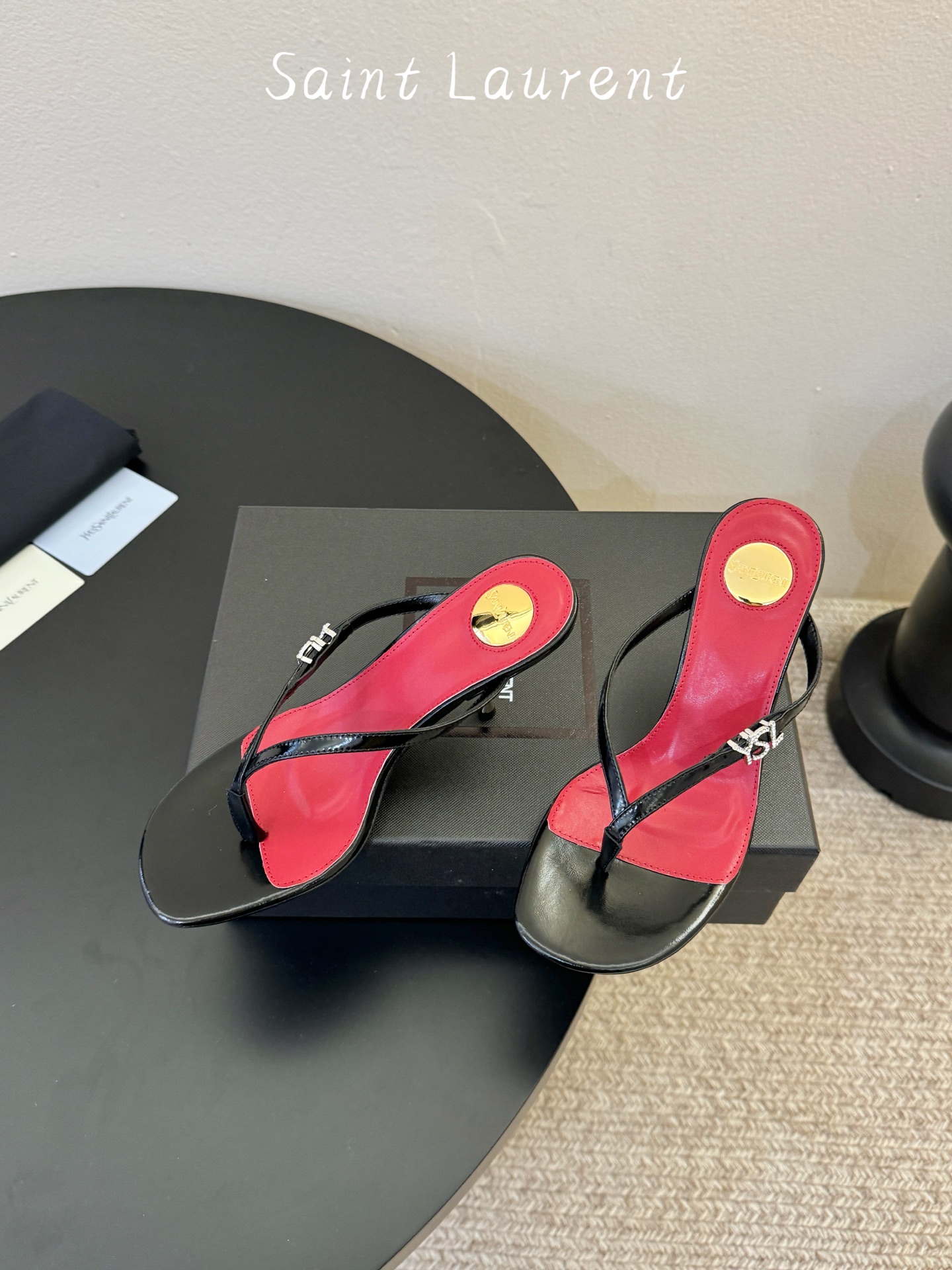 Saint Laurent / YSL圣罗兰金属字母logo高跟凉鞋YSL姐姐的美丽尤物高跟鞋 又是人间