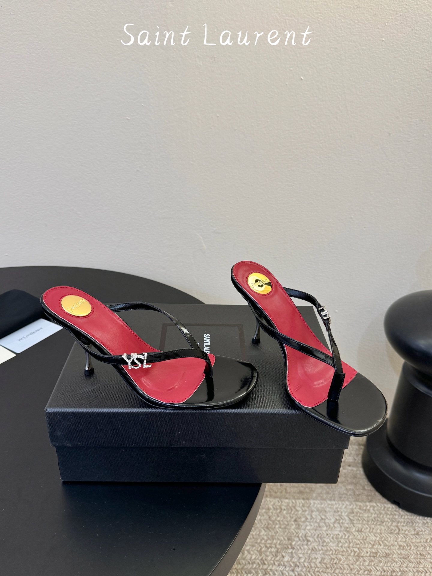 Saint Laurent / YSL圣罗兰金属字母logo高跟凉鞋YSL姐姐的美丽尤物高跟鞋 又是人间