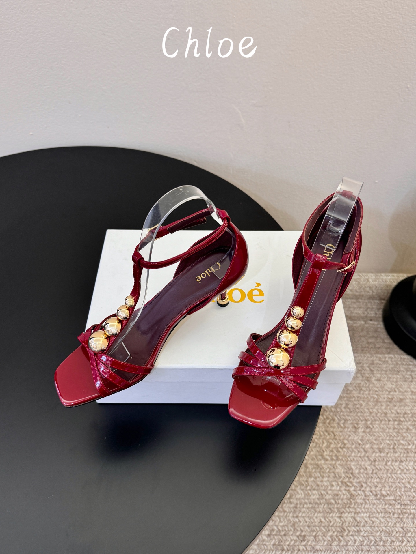 Chloe克洛伊•26春夏新品6cm高跟凉鞋！最新系列凉鞋純手工製作的金屬logo裝飾獨特風格更顯品牌魅