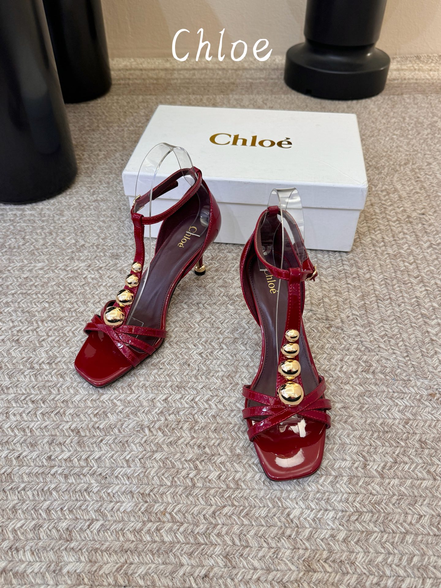 Chloe克洛伊•26春夏新品6cm高跟凉鞋！最新系列凉鞋純手工製作的金屬logo裝飾獨特風格更顯品牌魅