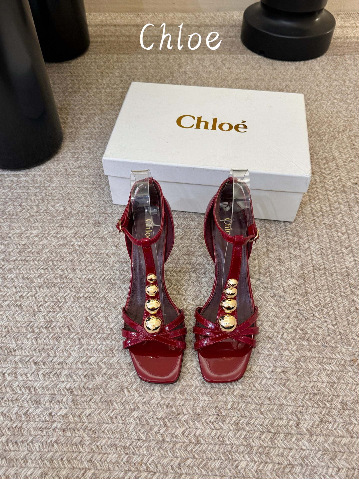 Chloe克洛伊•26春夏新品6cm高跟凉鞋！最新系列凉鞋純手工製作的金屬logo裝飾獨特風格更顯品牌魅