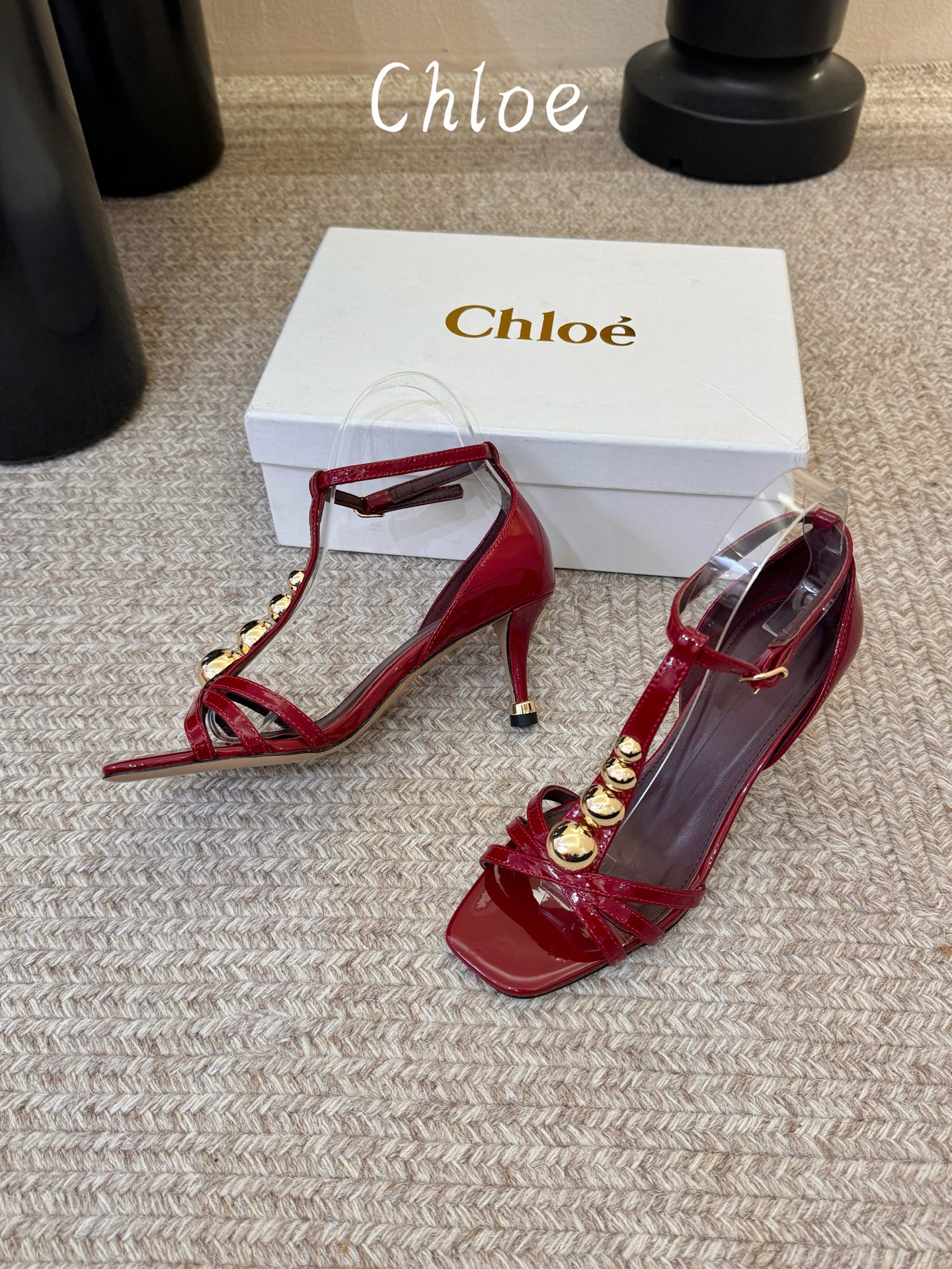 Chloe克洛伊•26春夏新品6cm高跟凉鞋！最新系列凉鞋純手工製作的金屬logo裝飾獨特風格更顯品牌魅