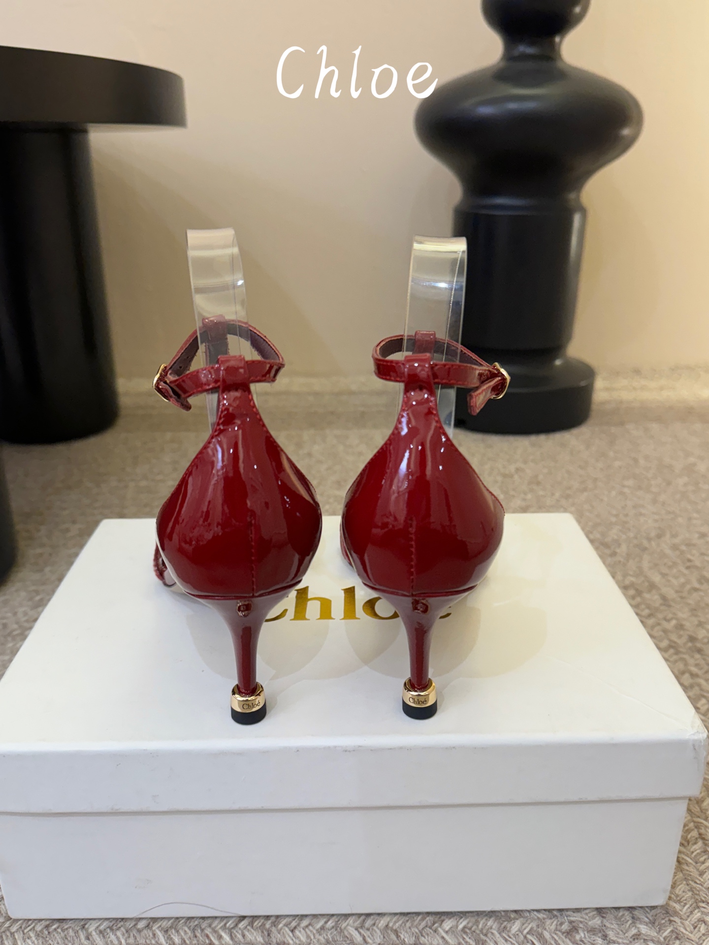 Chloe克洛伊•26春夏新品6cm高跟凉鞋！最新系列凉鞋純手工製作的金屬logo裝飾獨特風格更顯品牌魅