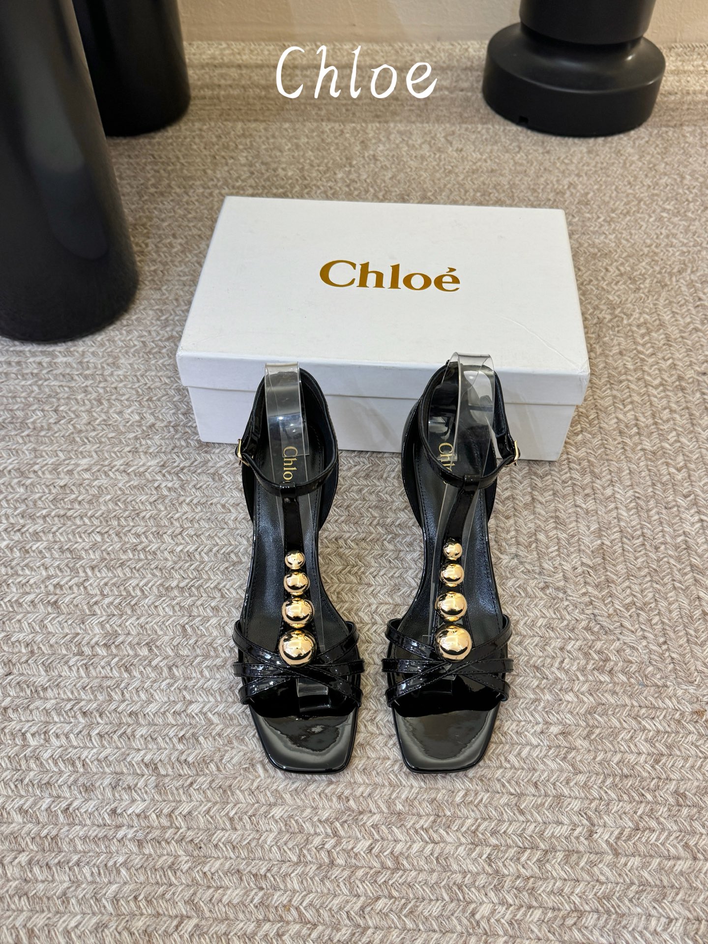 Chloe克洛伊•26春夏新品6cm高跟凉鞋！最新系列凉鞋純手工製作的金屬logo裝飾獨特風格更顯品牌魅