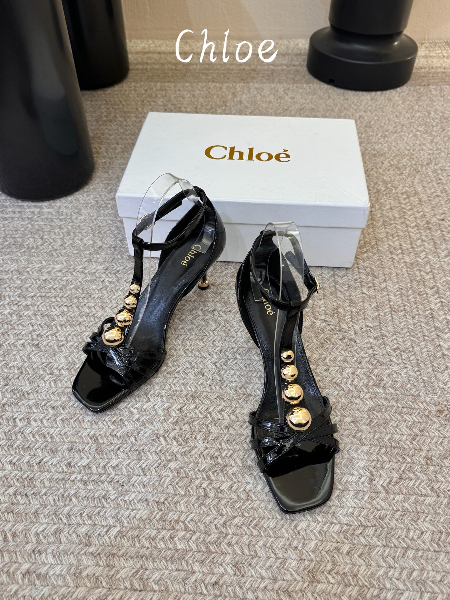 Chloe克洛伊•26春夏新品6cm高跟凉鞋！最新系列凉鞋純手工製作的金屬logo裝飾獨特風格更顯品牌魅