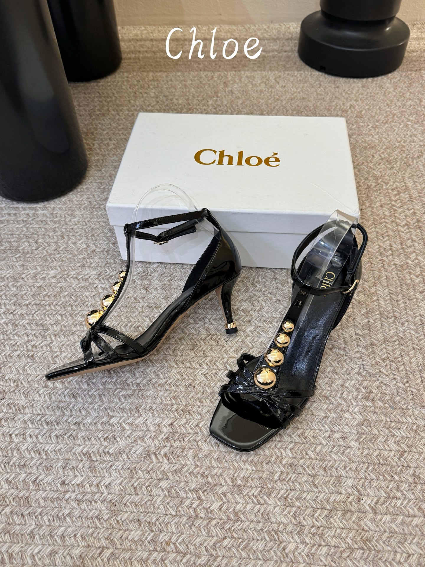 Chloe克洛伊•26春夏新品6cm高跟凉鞋！最新系列凉鞋純手工製作的金屬logo裝飾獨特風格更顯品牌魅