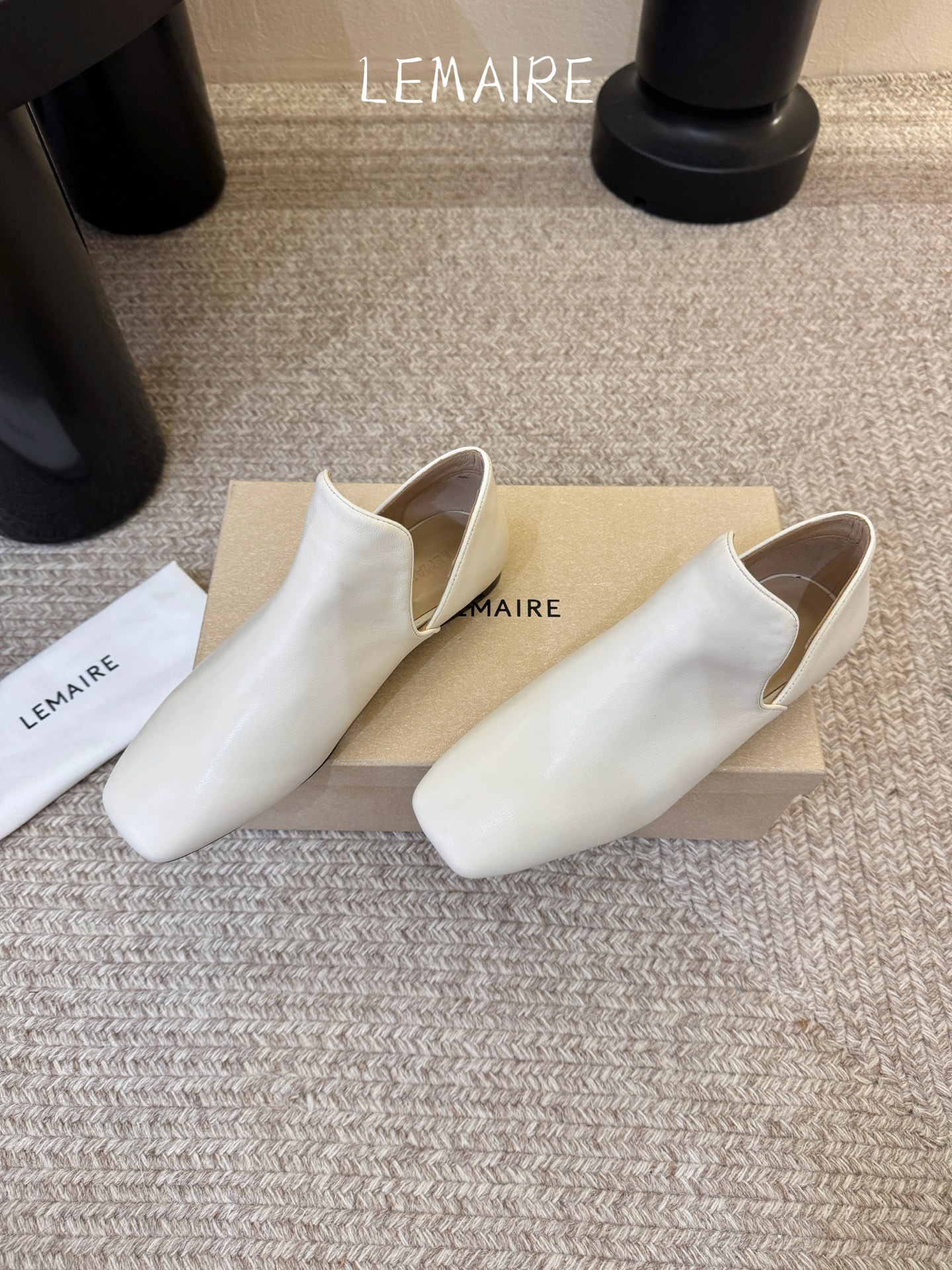 Lemair* 早春新款极简方头软皮鞋这双鞋，就是那种“越简单，越高级”的代名词利落的方头线条，没有多余