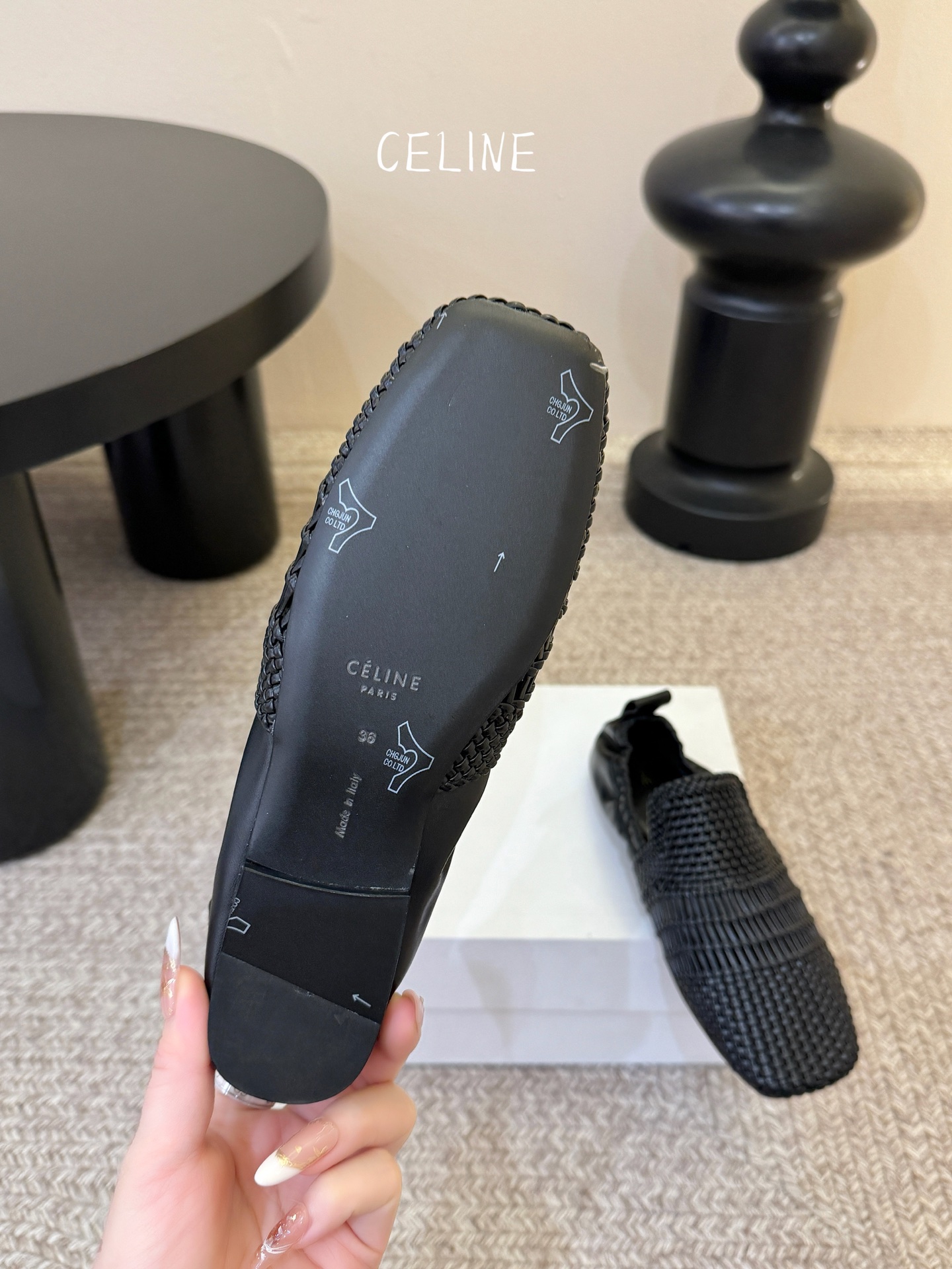 CELINE 编织穆勒鞋｜夏日穿搭的高级感密码✨ 谁懂啊家人们！这双编织穆勒鞋直接焊在我脚上了🥹黑白两色