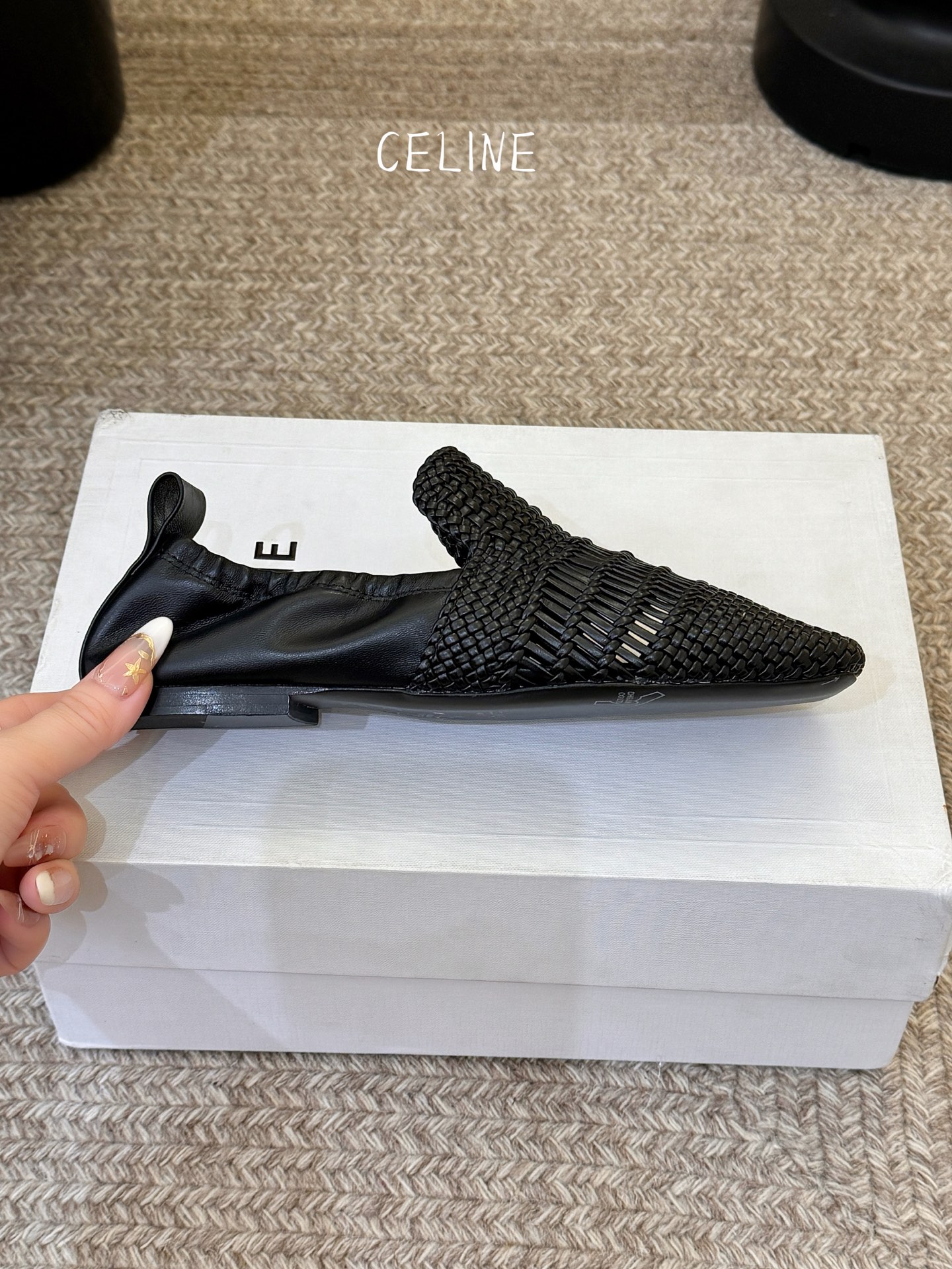 CELINE 编织穆勒鞋｜夏日穿搭的高级感密码✨ 谁懂啊家人们！这双编织穆勒鞋直接焊在我脚上了🥹黑白两色