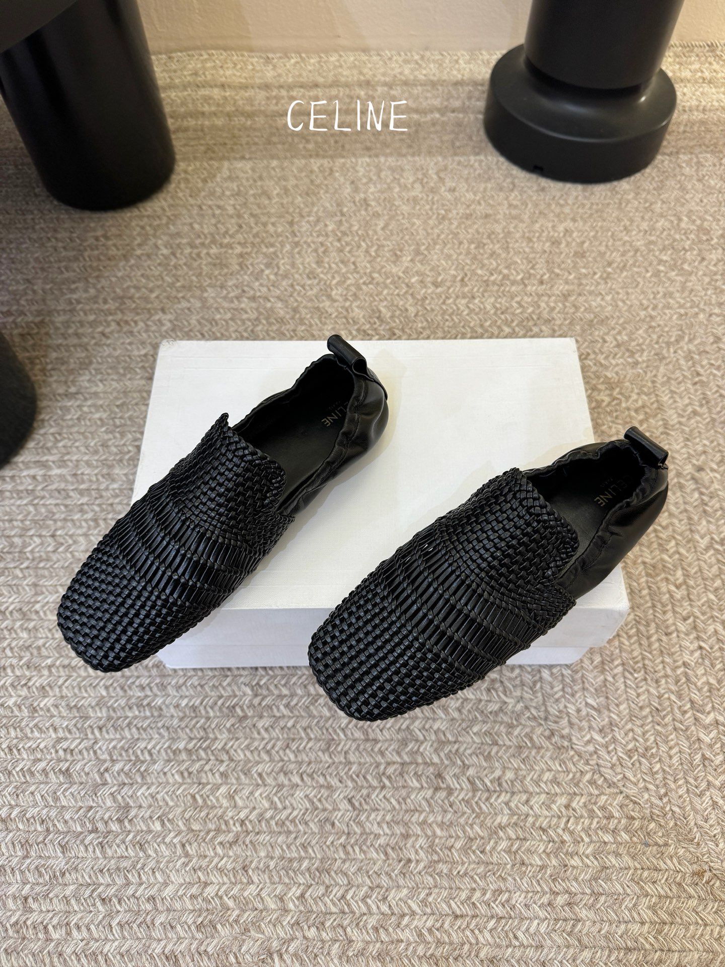 CELINE 编织穆勒鞋｜夏日穿搭的高级感密码✨ 谁懂啊家人们！这双编织穆勒鞋直接焊在我脚上了🥹黑白两色
