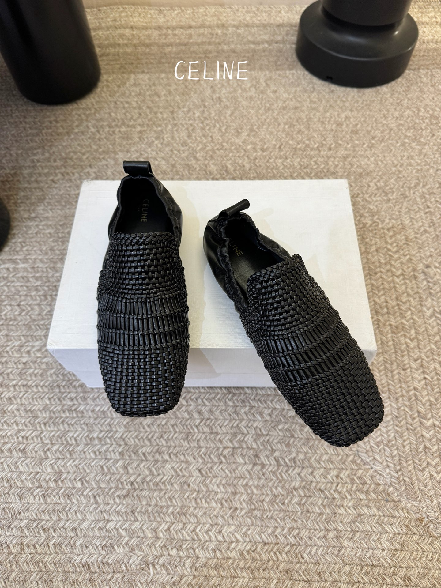 CELINE 编织穆勒鞋｜夏日穿搭的高级感密码✨ 谁懂啊家人们！这双编织穆勒鞋直接焊在我脚上了🥹黑白两色