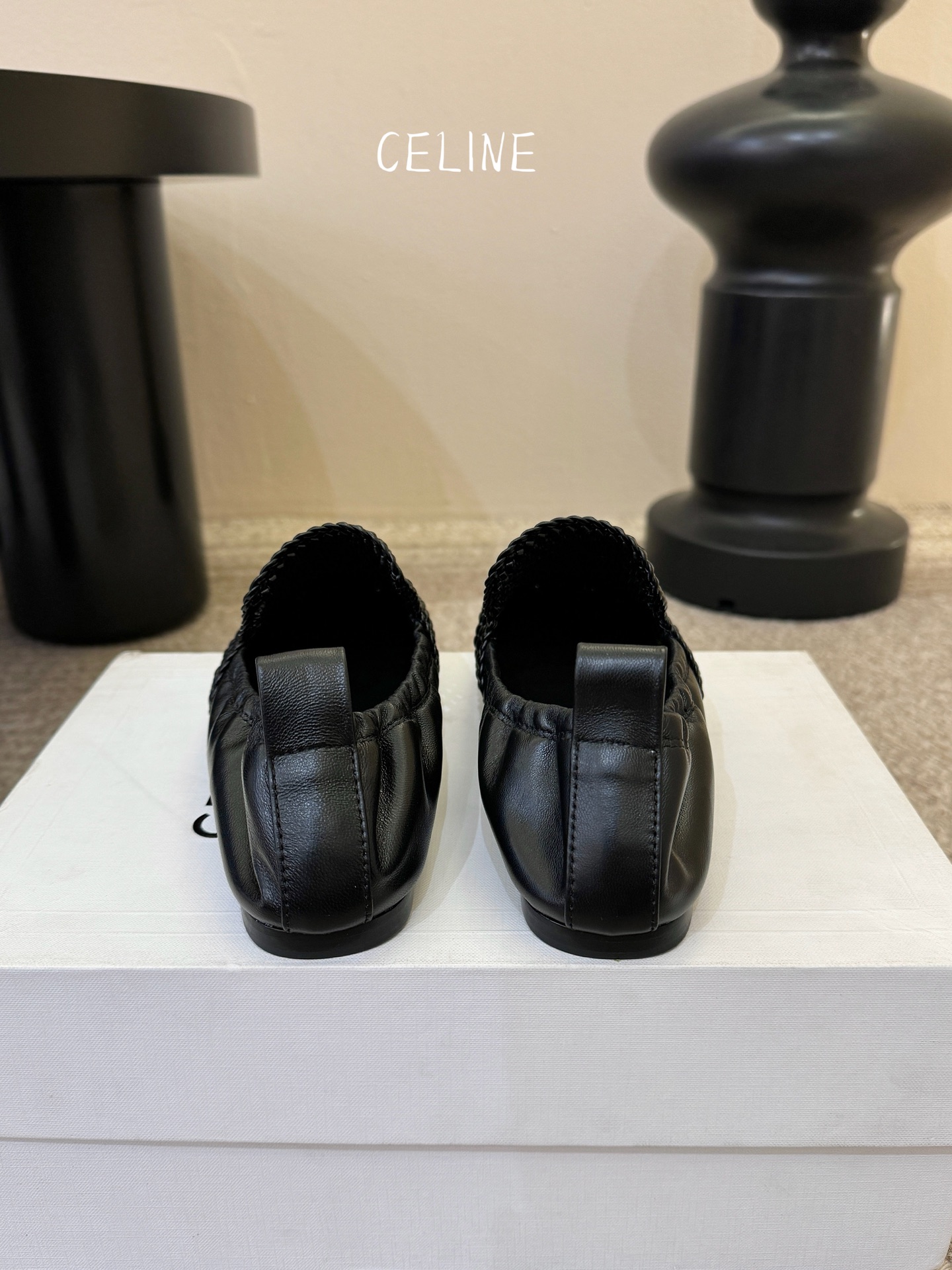 CELINE 编织穆勒鞋｜夏日穿搭的高级感密码✨ 谁懂啊家人们！这双编织穆勒鞋直接焊在我脚上了🥹黑白两色