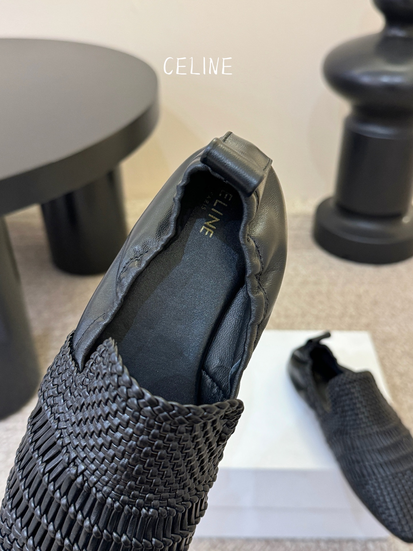 CELINE 编织穆勒鞋｜夏日穿搭的高级感密码✨ 谁懂啊家人们！这双编织穆勒鞋直接焊在我脚上了🥹黑白两色