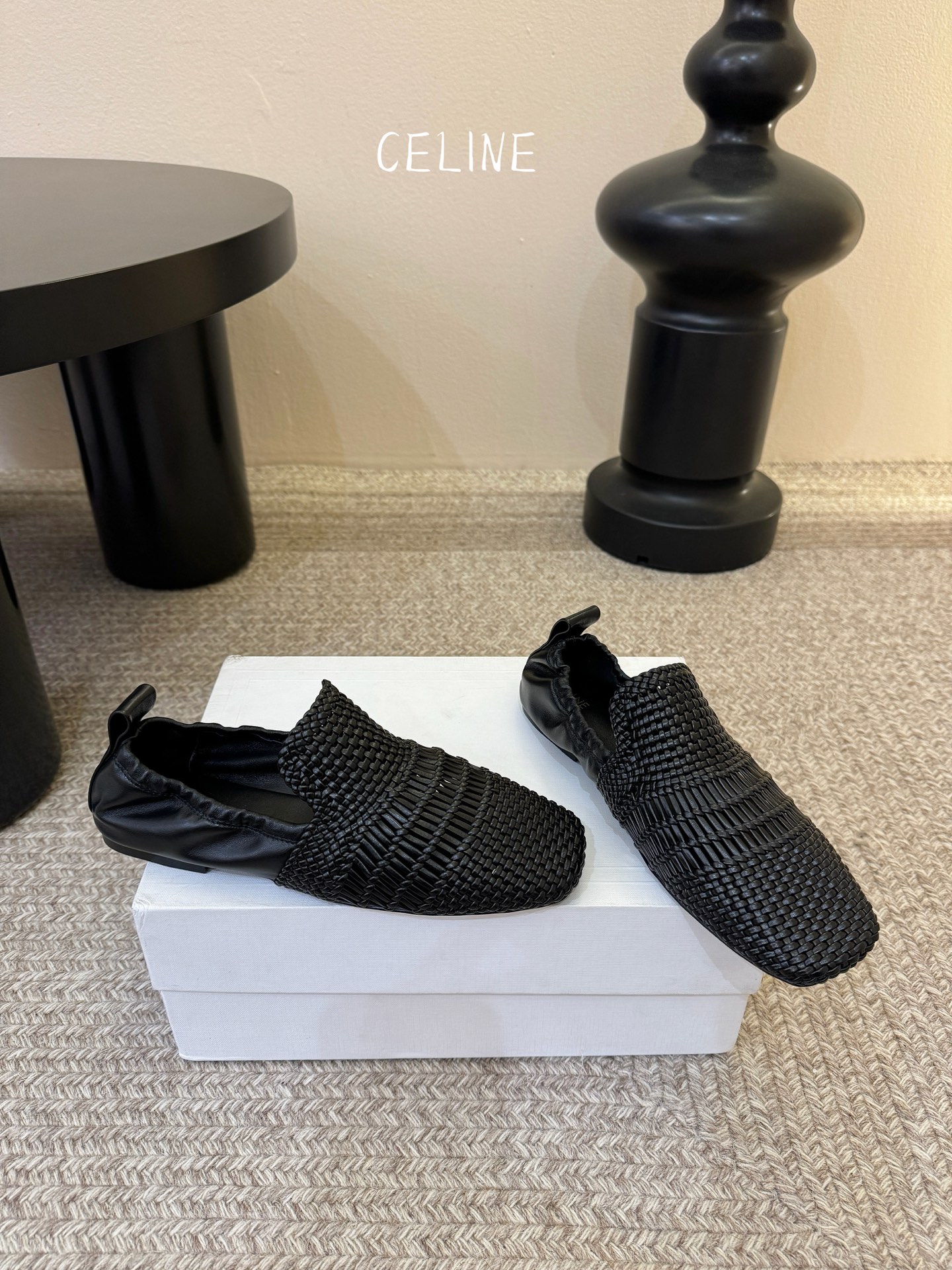 CELINE 编织穆勒鞋｜夏日穿搭的高级感密码✨ 谁懂啊家人们！这双编织穆勒鞋直接焊在我脚上了🥹黑白两色