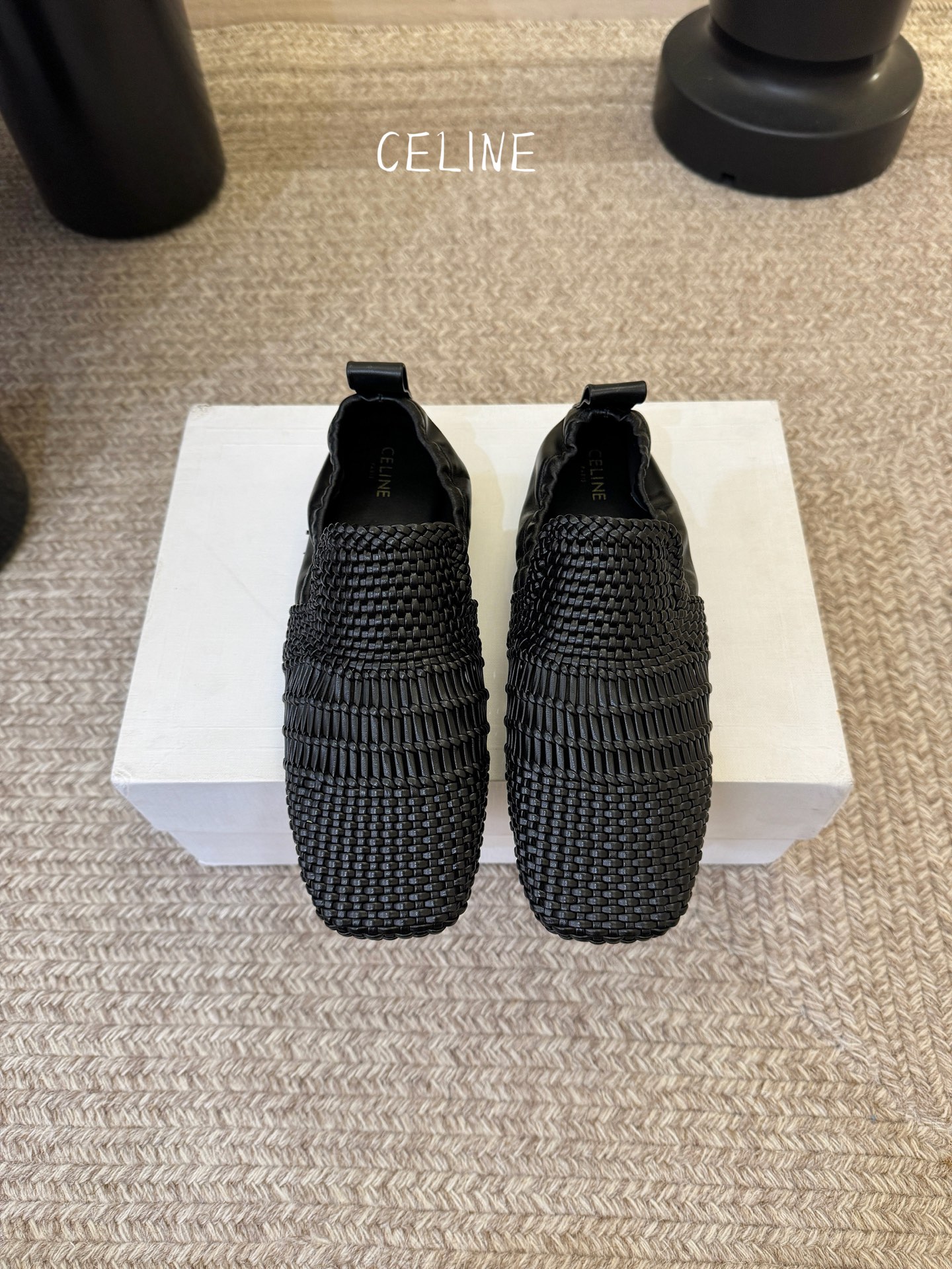 CELINE 编织穆勒鞋｜夏日穿搭的高级感密码✨ 谁懂啊家人们！这双编织穆勒鞋直接焊在我脚上了🥹黑白两色