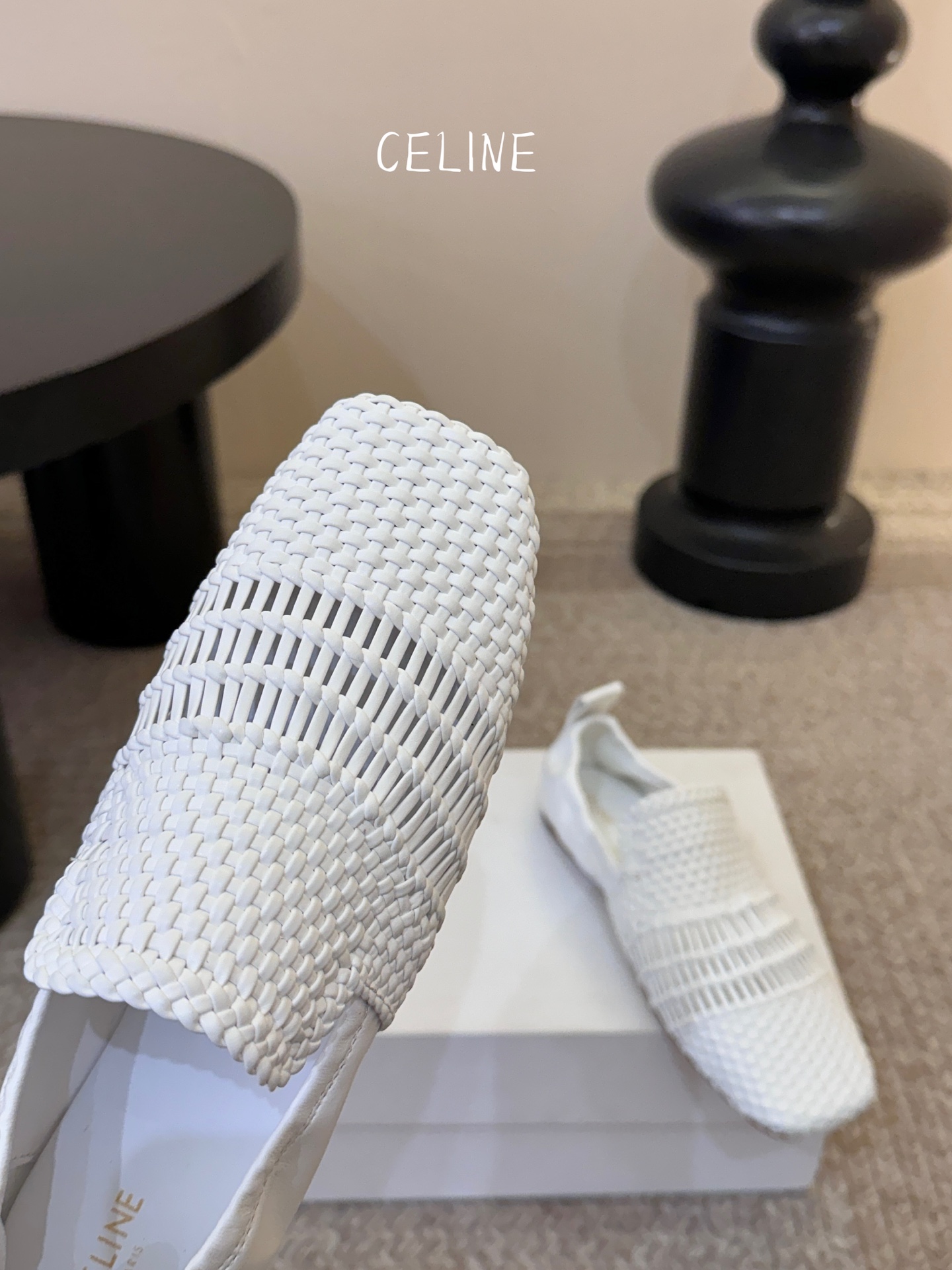 CELINE 编织穆勒鞋｜夏日穿搭的高级感密码✨ 谁懂啊家人们！这双编织穆勒鞋直接焊在我脚上了🥹黑白两色
