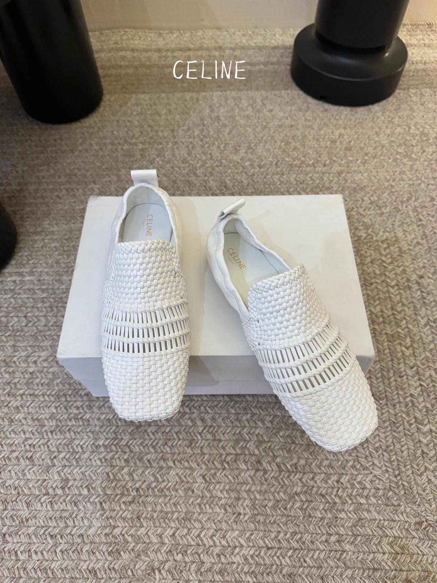 CELINE 编织穆勒鞋｜夏日穿搭的高级感密码✨ 谁懂啊家人们！这双编织穆勒鞋直接焊在我脚上了🥹黑白两色