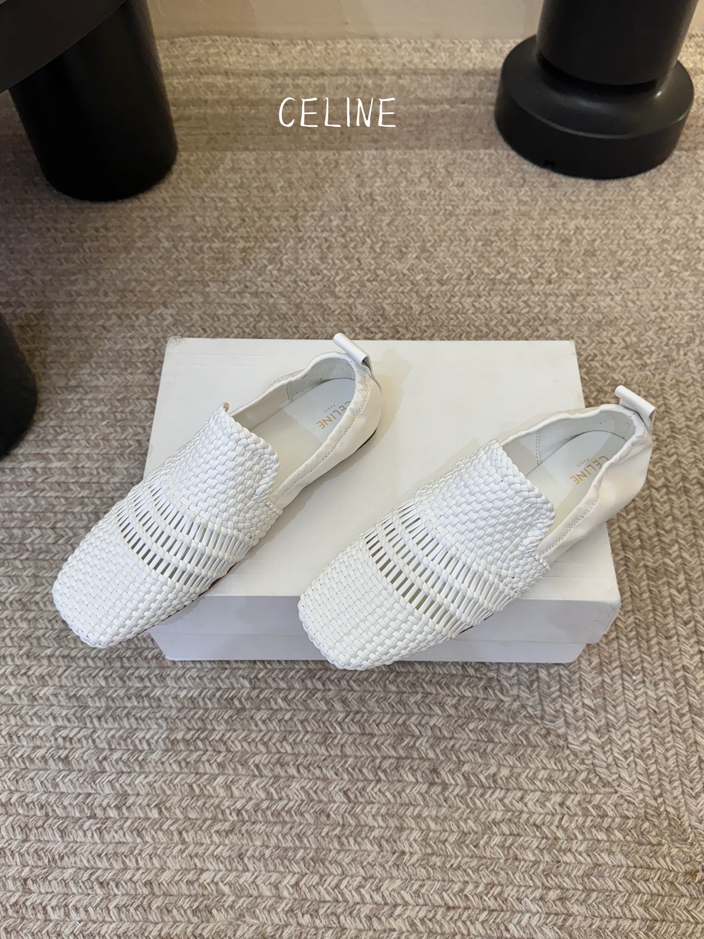 CELINE 编织穆勒鞋｜夏日穿搭的高级感密码✨ 谁懂啊家人们！这双编织穆勒鞋直接焊在我脚上了🥹黑白两色