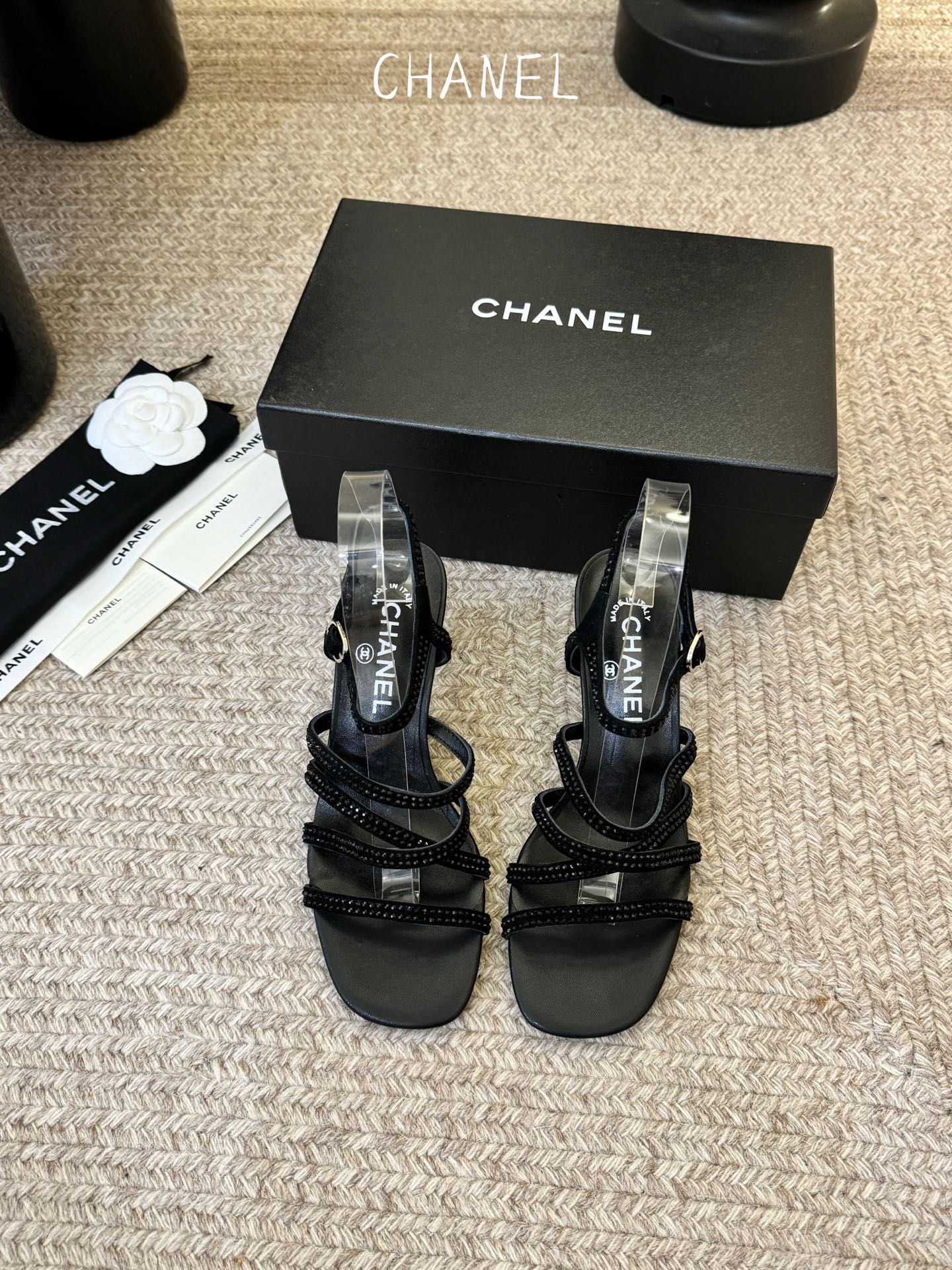 6公分香奈儿CHANEL春夏最新款一字带凉鞋超多明星网红种草 鞋头一字带印有双C定制金属扣 原版一比一复